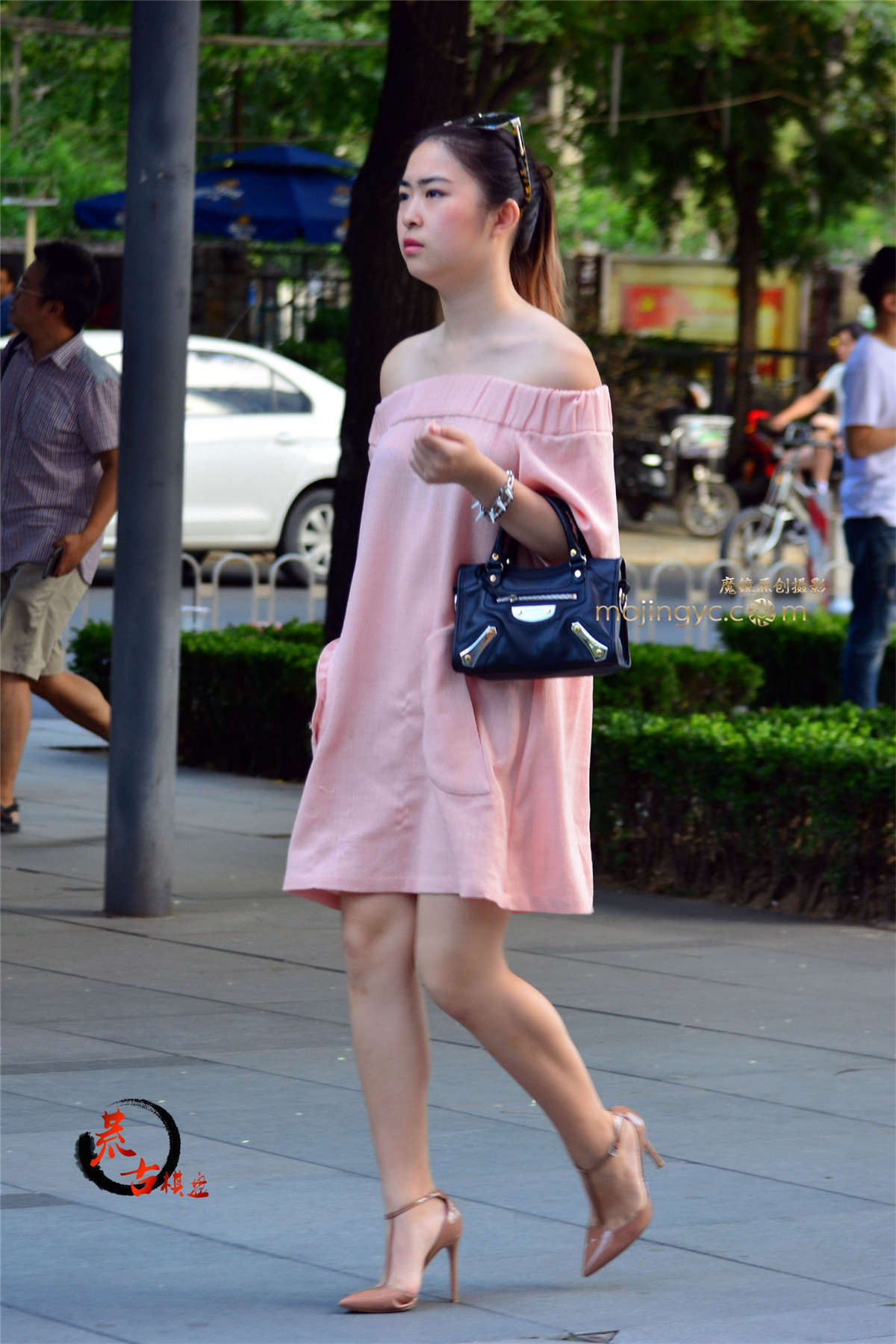 8-18 粉色裙子，OL高跟-日更街拍