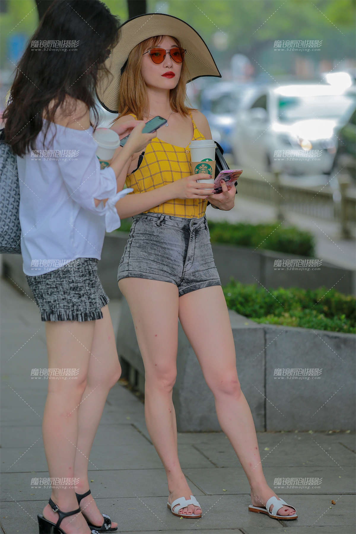 灰色热裤学妹-日更街拍