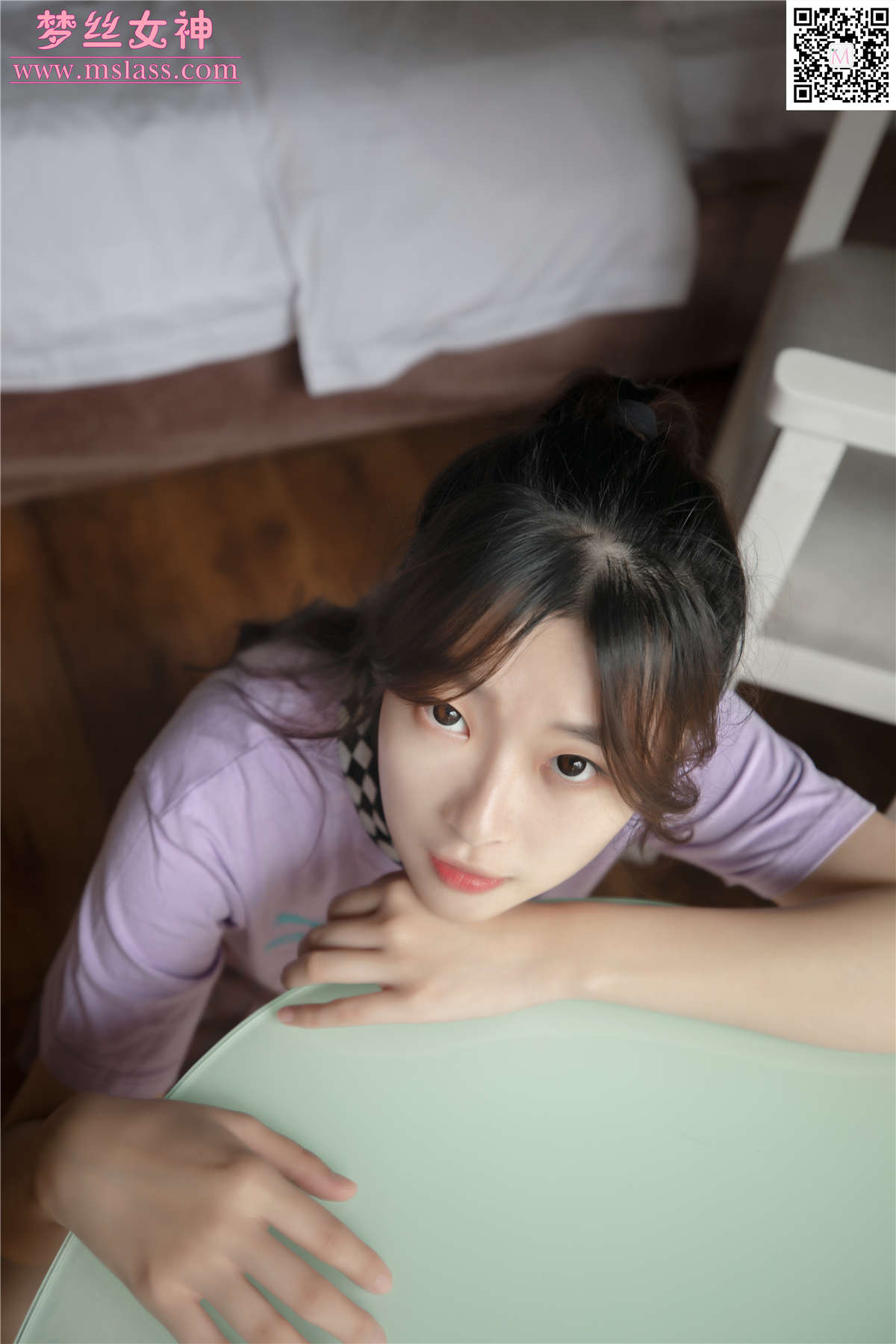 2019.11.05 刘佳 笔直的丝袜腿-日更街拍