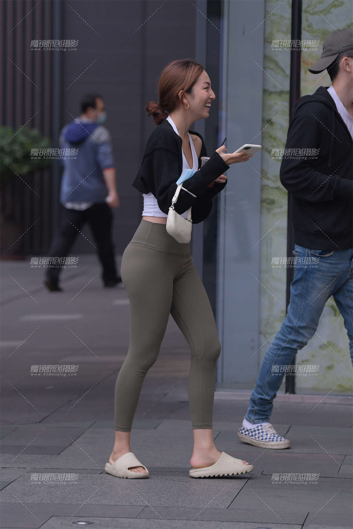 肉感紧身裤美女-日更街拍