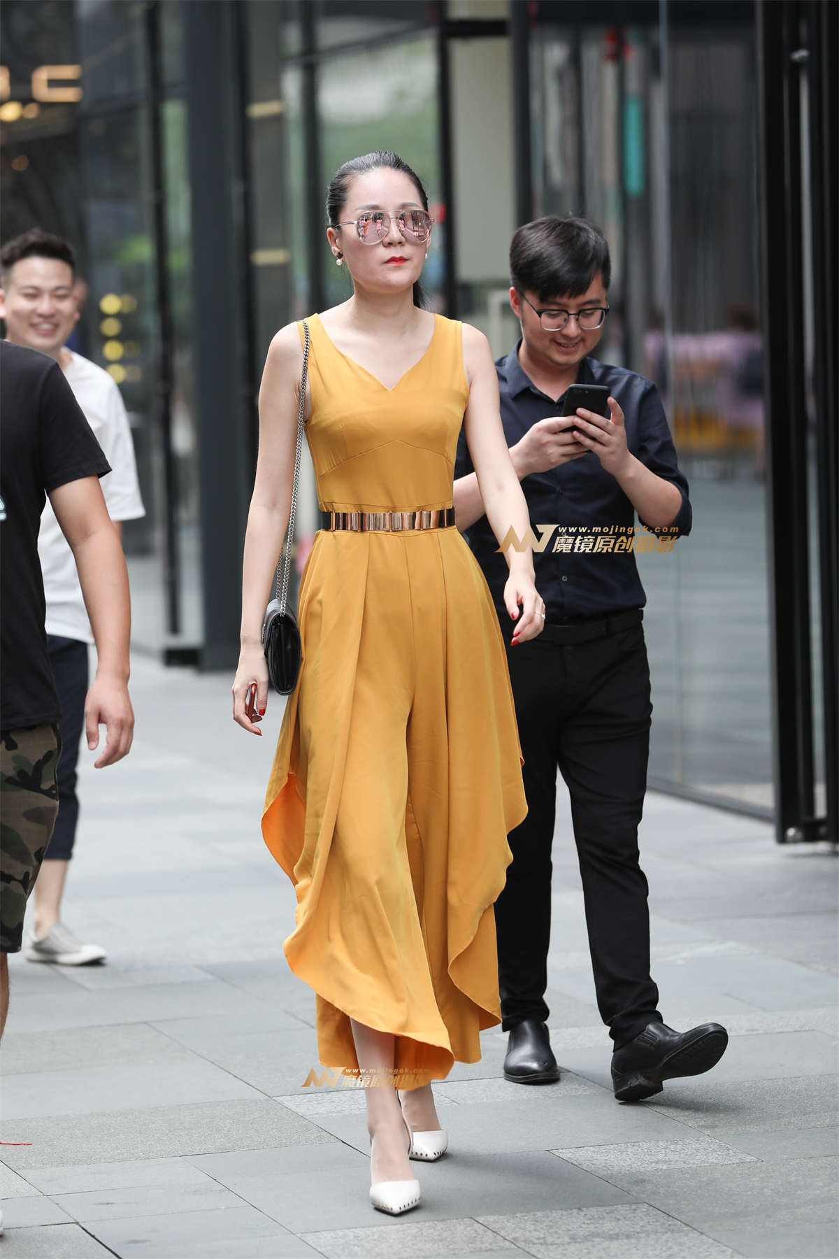 【辉辉赛贴】高挑肉丝美腿少妇-日更街拍