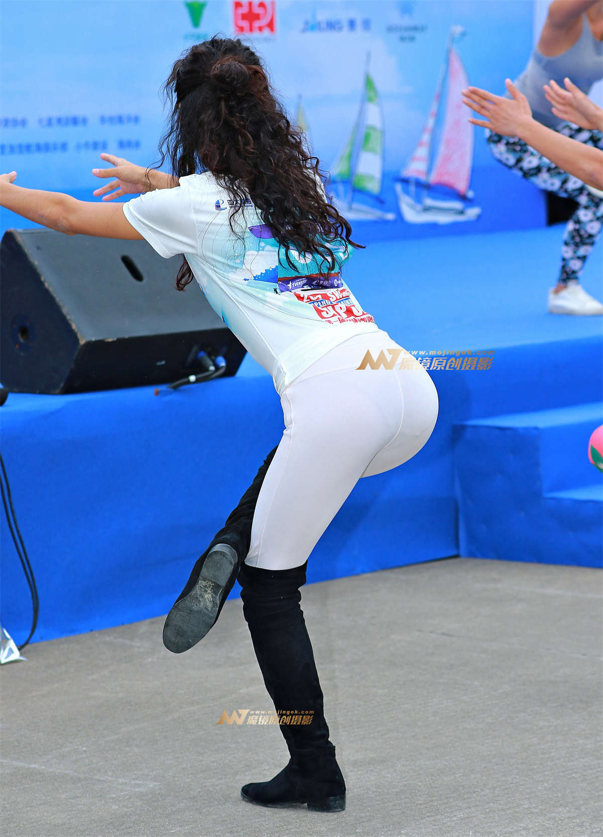 浆板瑜伽，赛前热身，白透 诱惑-日更街拍