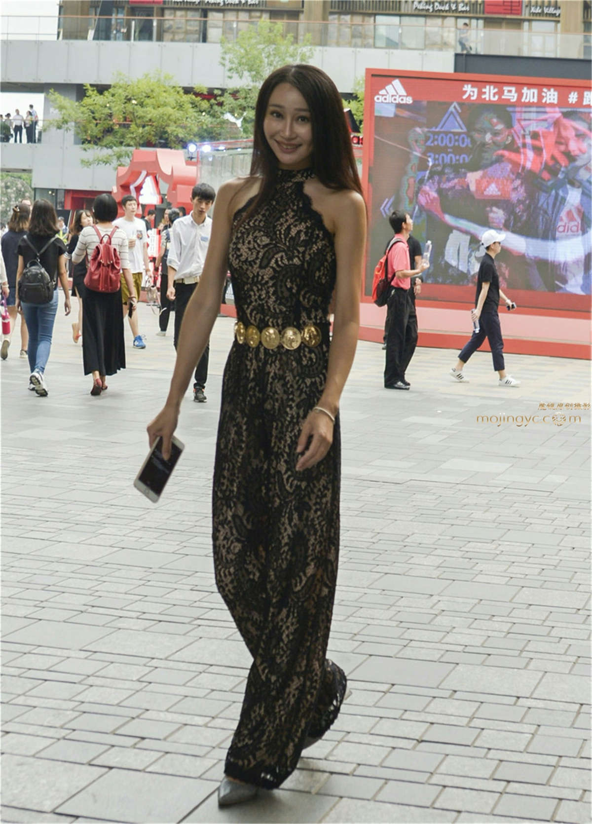 图片[2]-蕾丝香肩性感美女-日更街拍