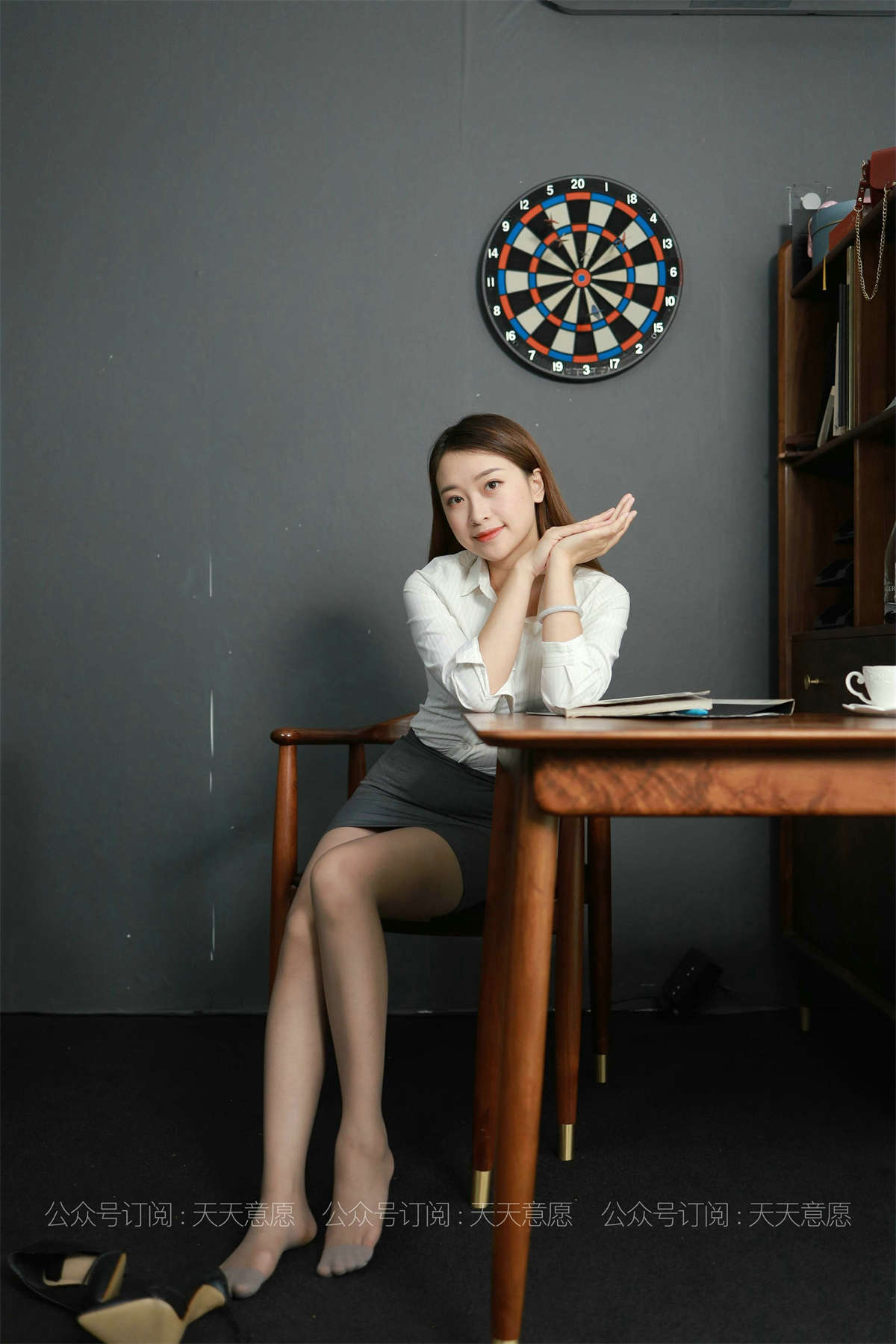 IESS异思趣向 丝享家883期：小婕 美女开例会-日更街拍