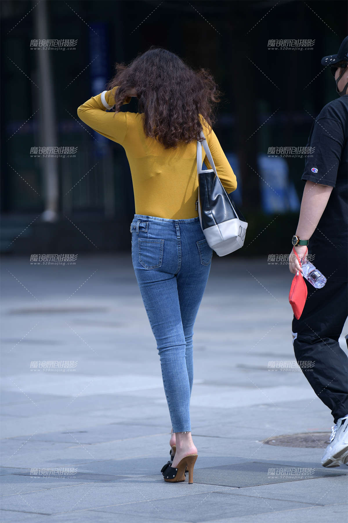 图片[2]-第1533篇★铅笔裤紧身美女★-日更街拍