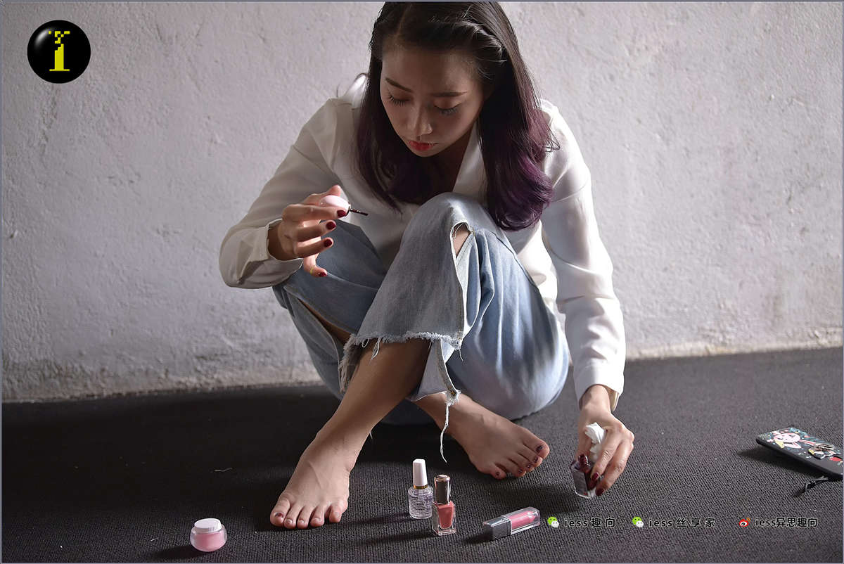 IESS异思趣向 普惠集073 范美美-涂趾甲油-日更街拍