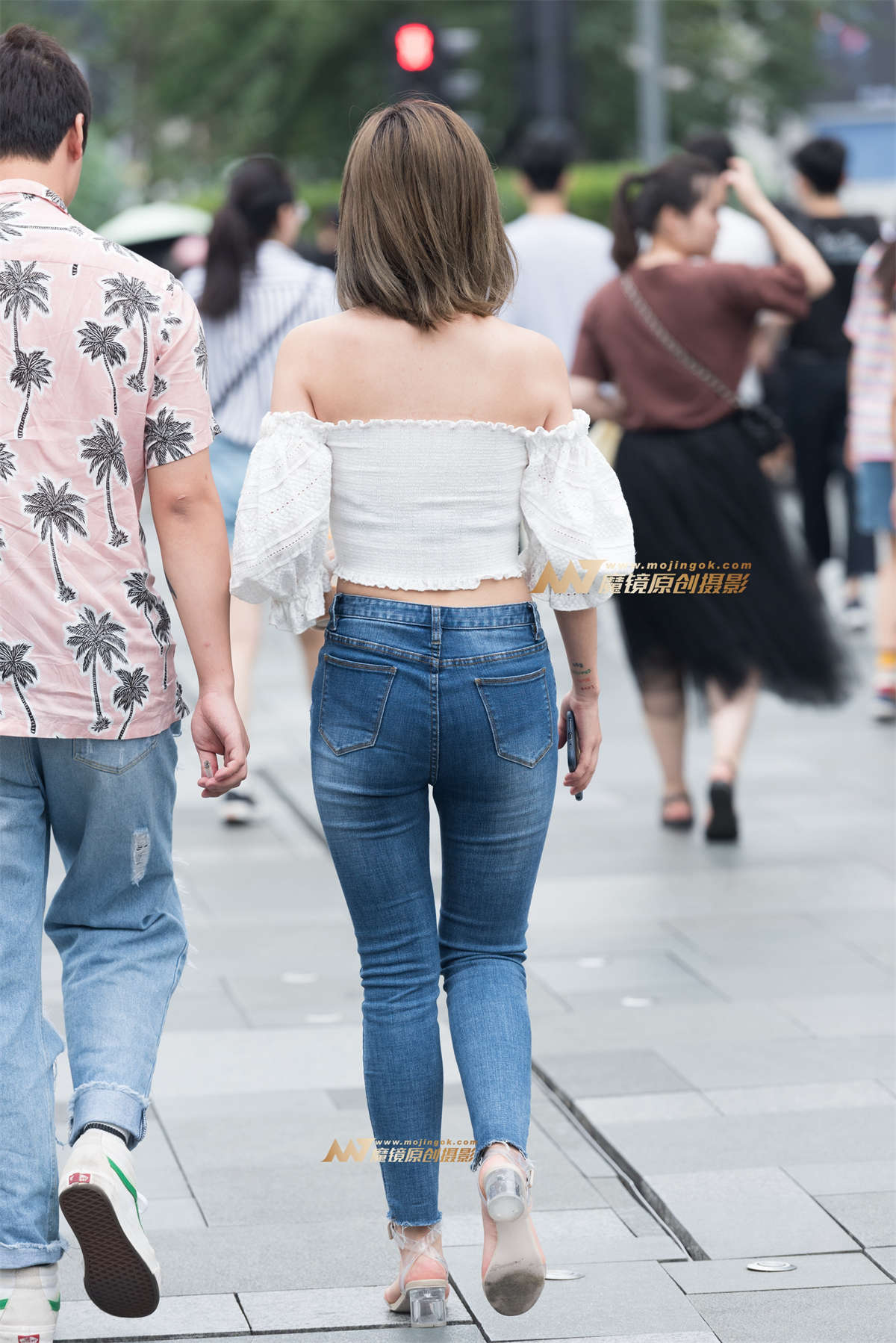 图片[2]-喝奶茶的小姐姐-日更街拍