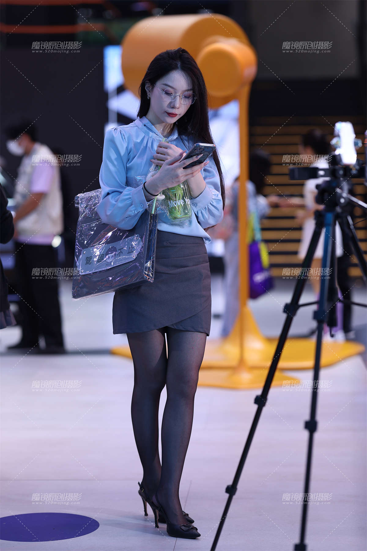 黑丝眼镜长发OL在直播-日更街拍