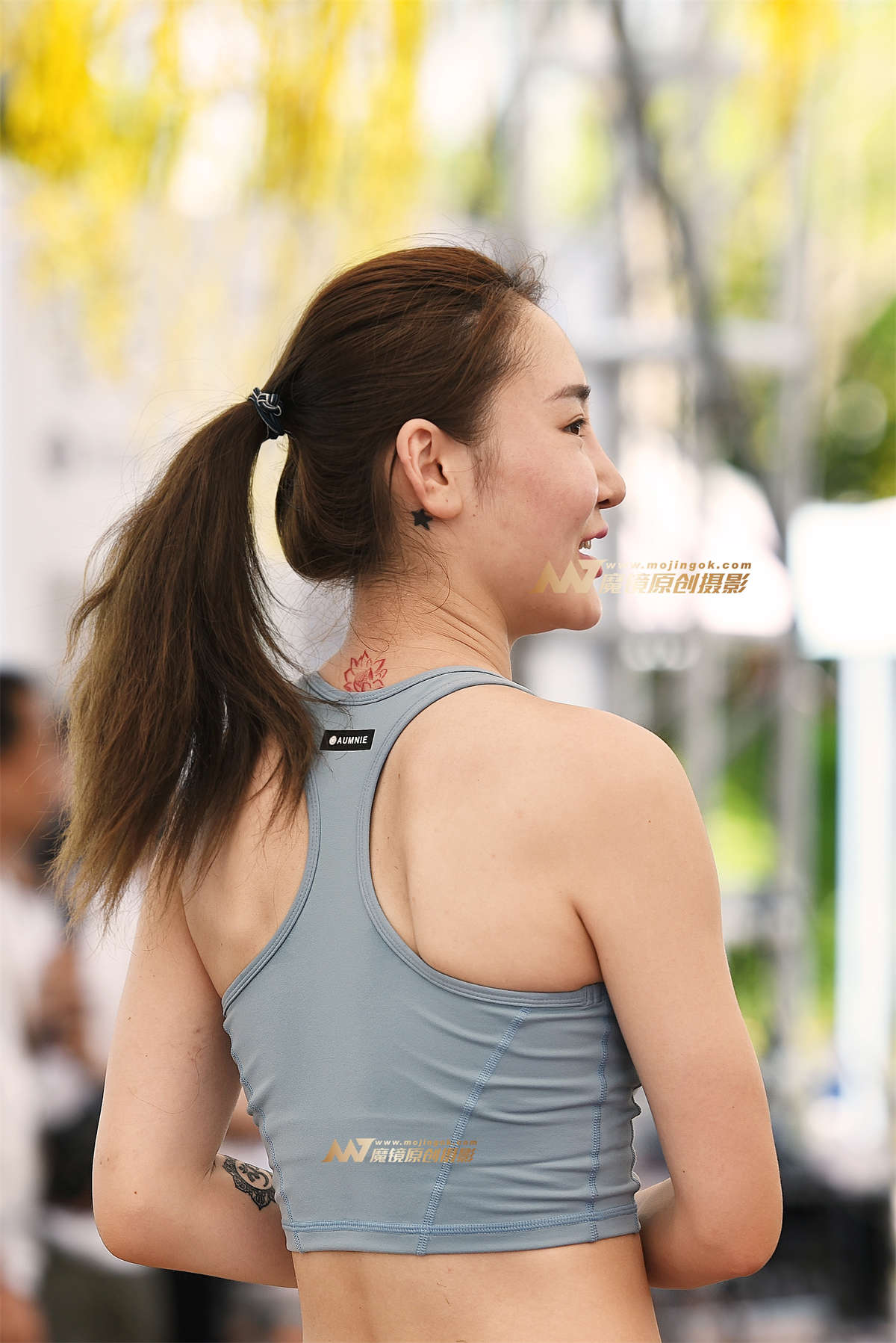 【咔喳赛贴】白色七分裤-日更街拍