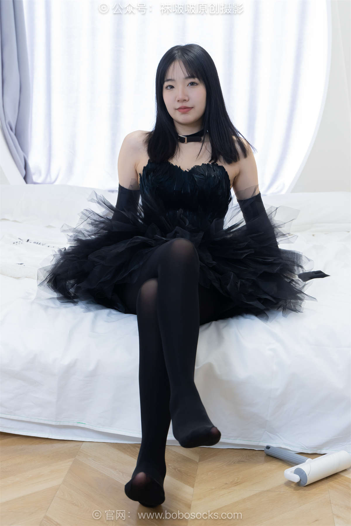 袜啵啵 No.487 小甜豆-高跟鞋、油亮厚黑丝、黑色丝手套 花絮版-日更街拍