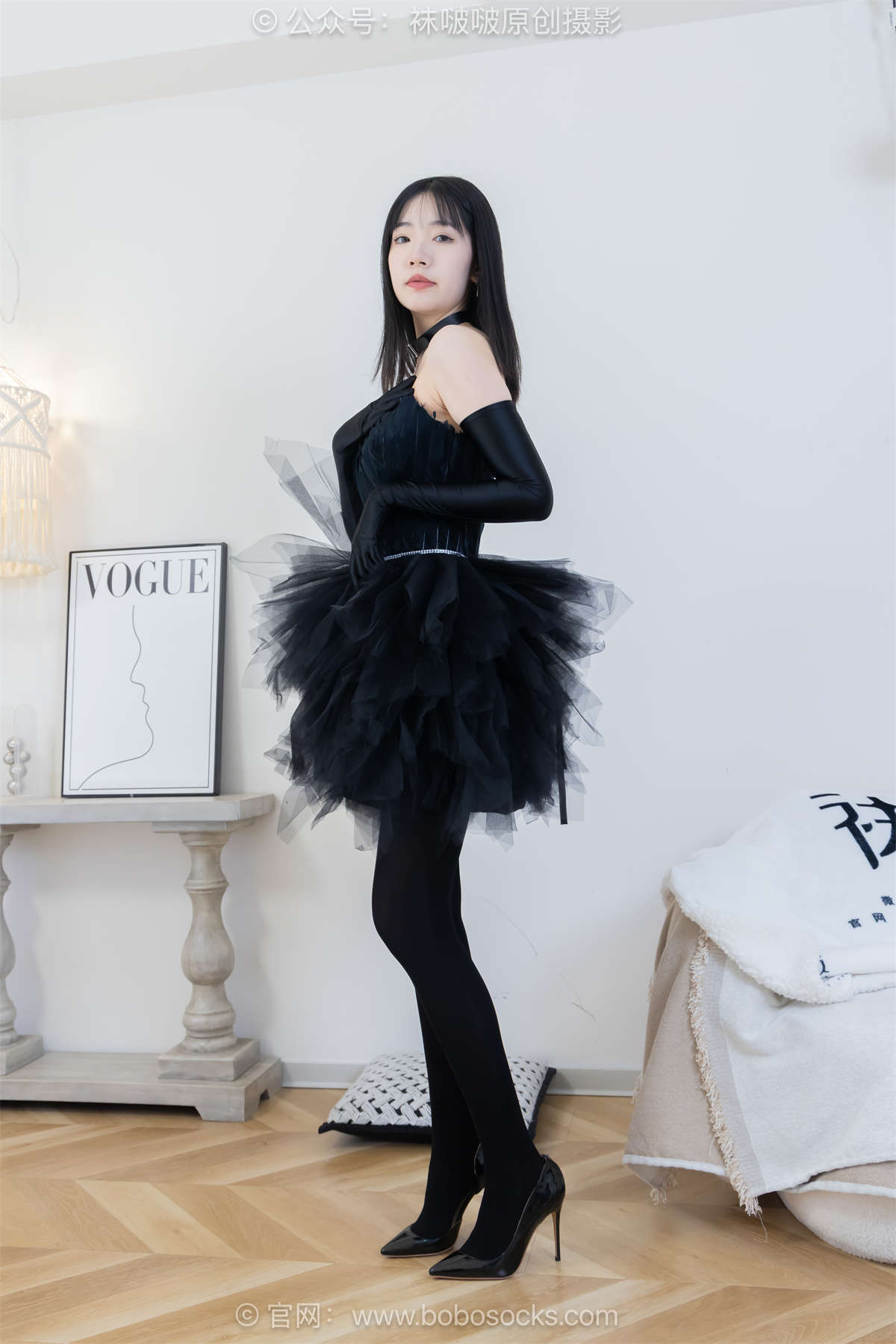 图片[2]-袜啵啵 No.487 小甜豆-高跟鞋、油亮厚黑丝、黑色丝手套 花絮版-日更街拍
