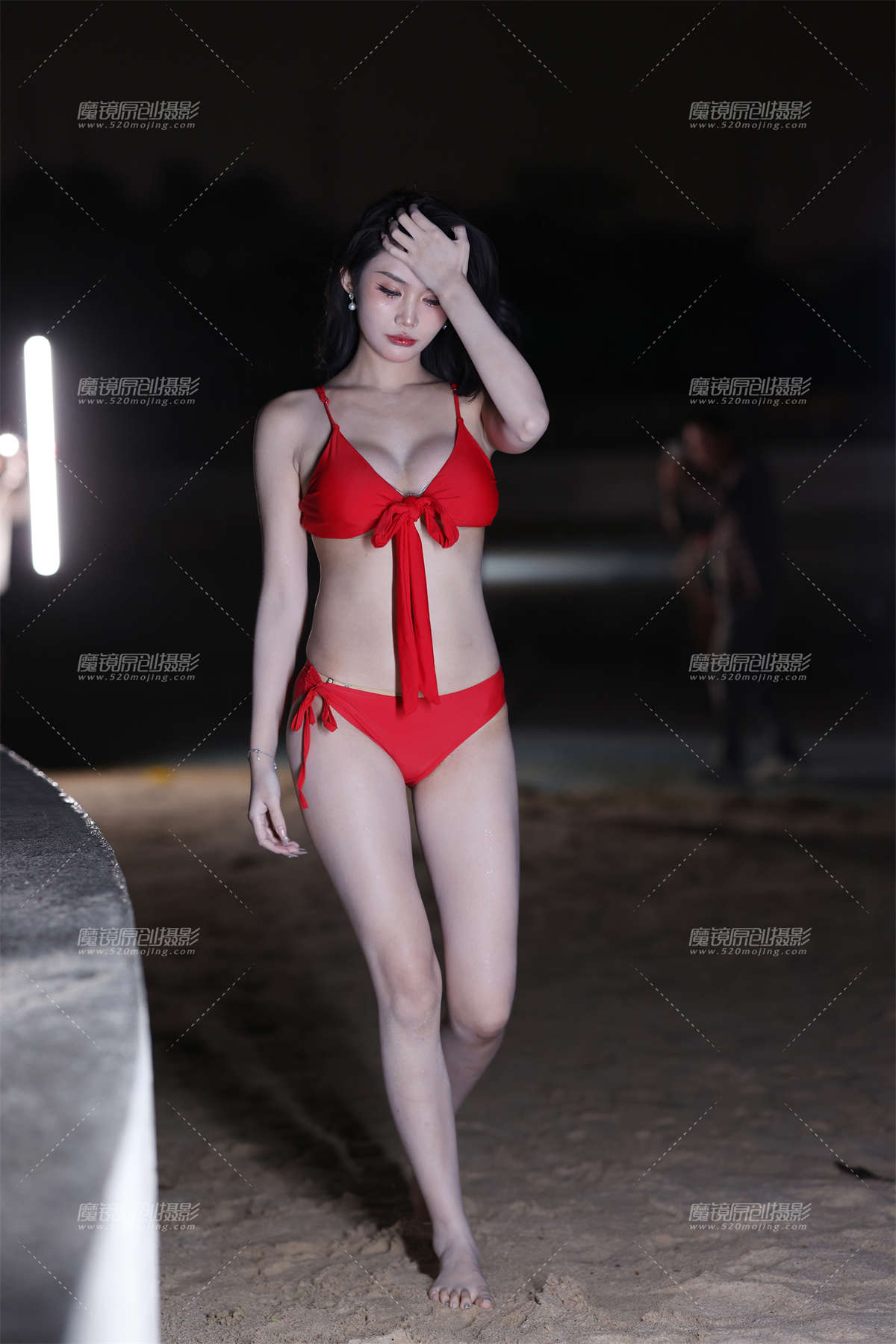 图片[2]-极品红色比基尼白皙美模小思佳-日更街拍