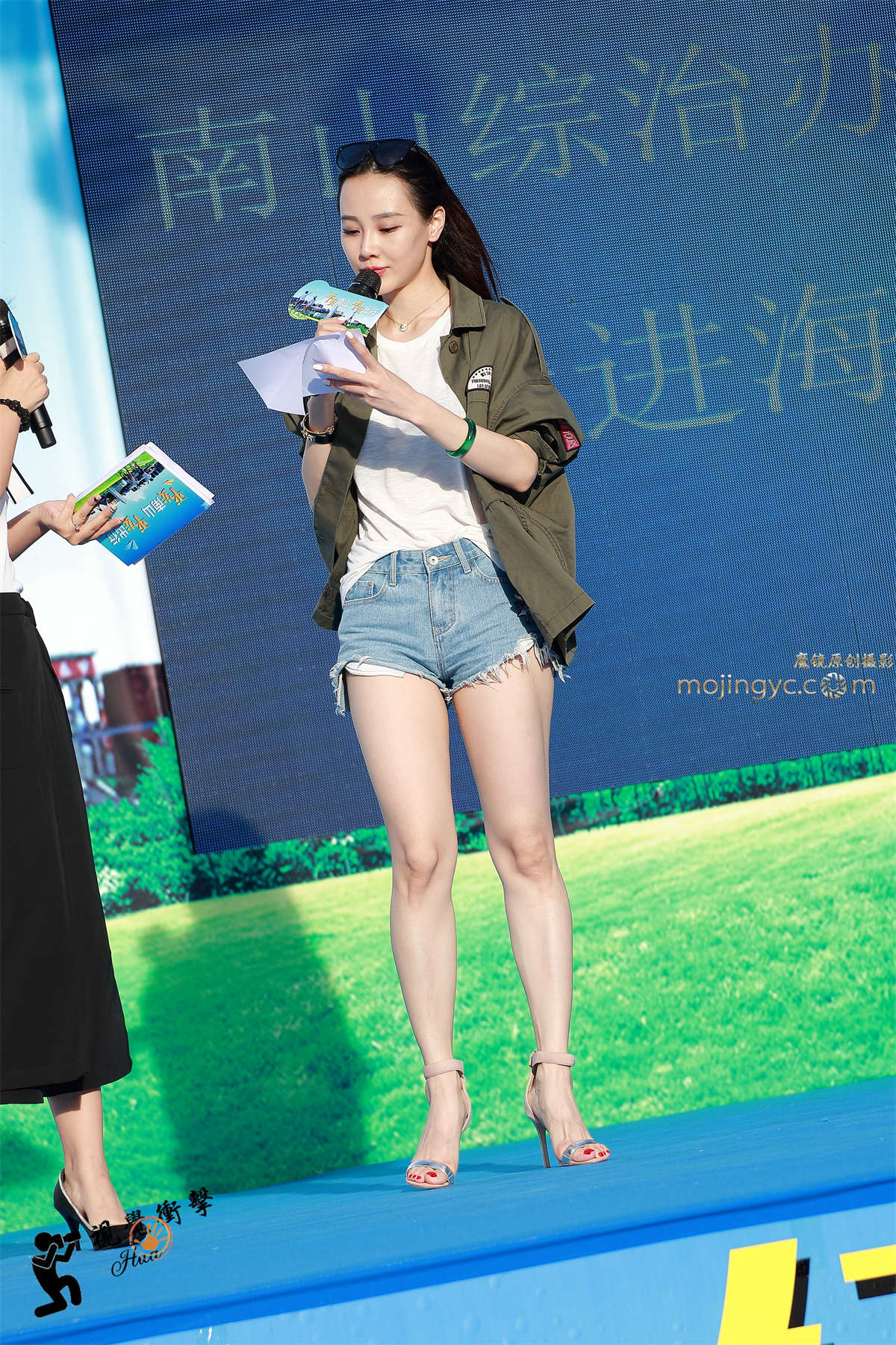 图片[2]-长腿高跟 大美女主持人-日更街拍