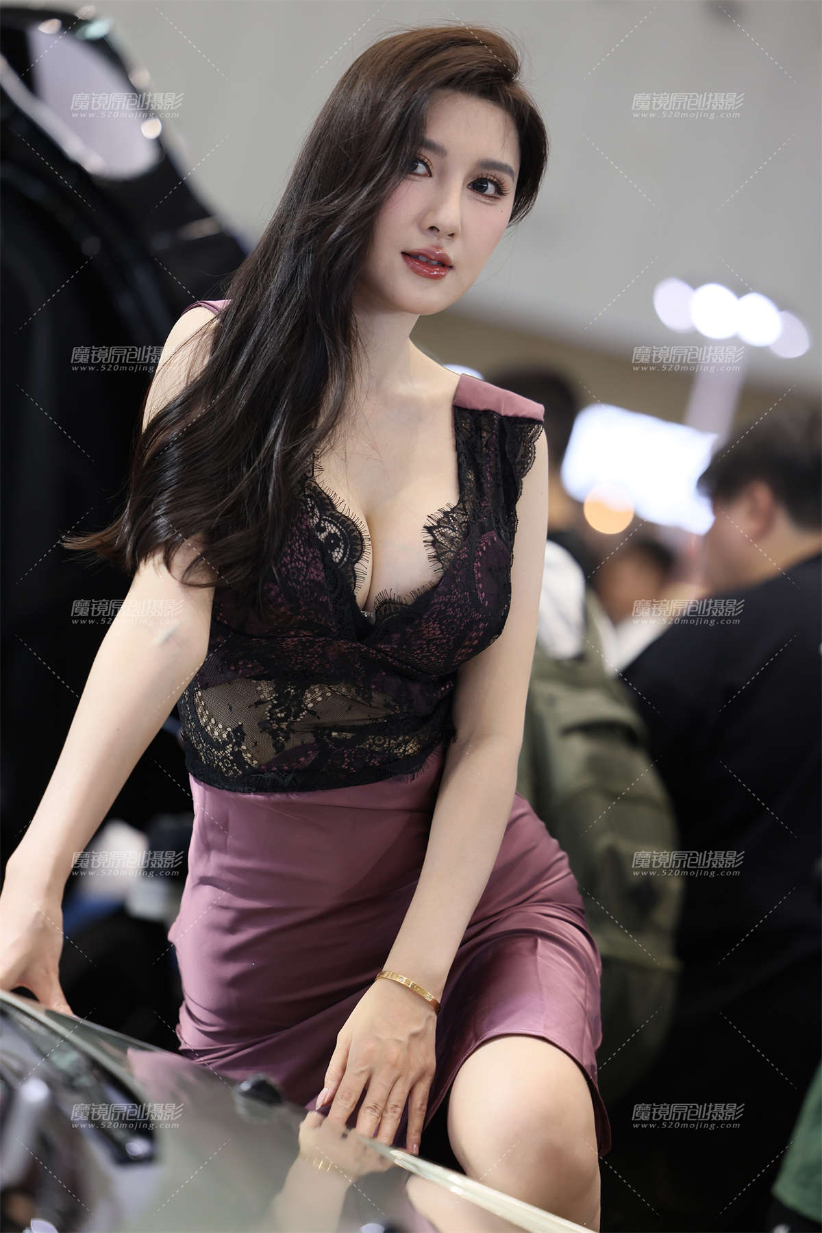 美胸车模-日更街拍