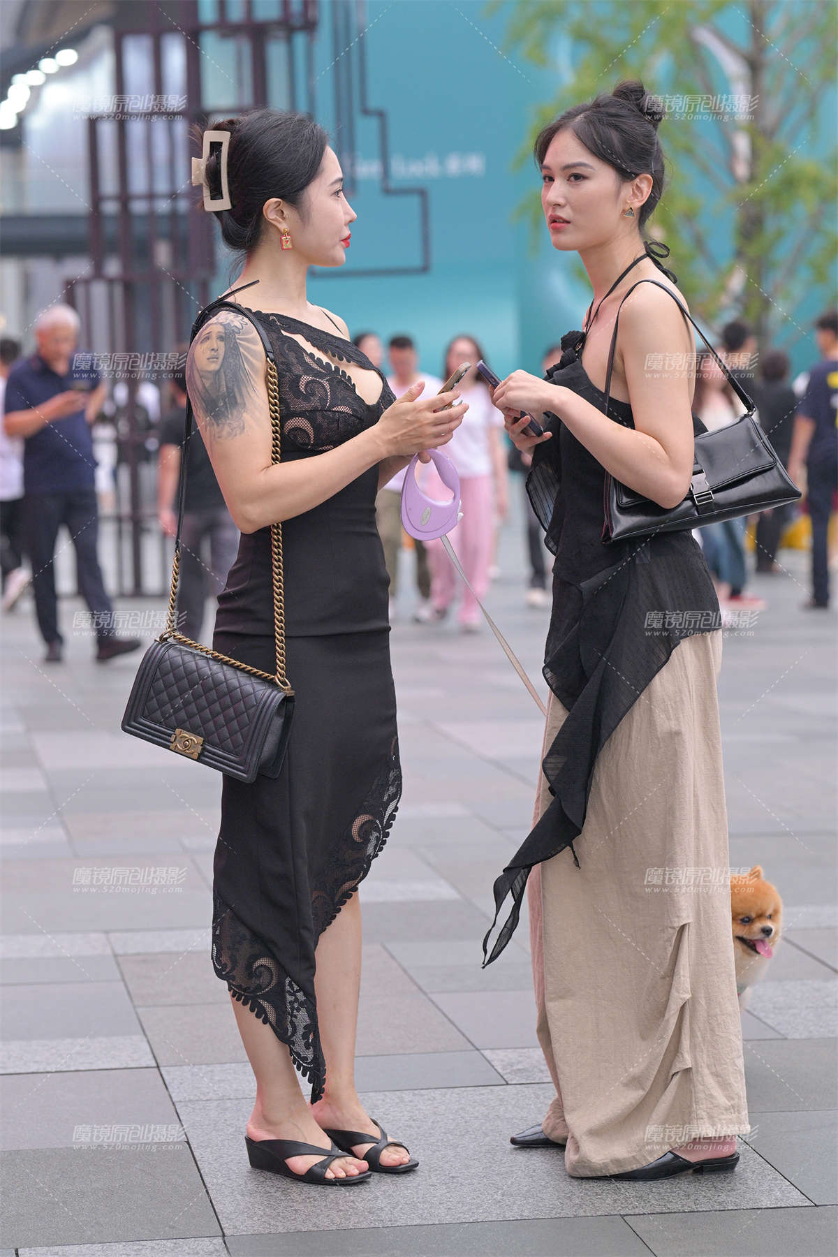 黑色包臀低胸美女插图1