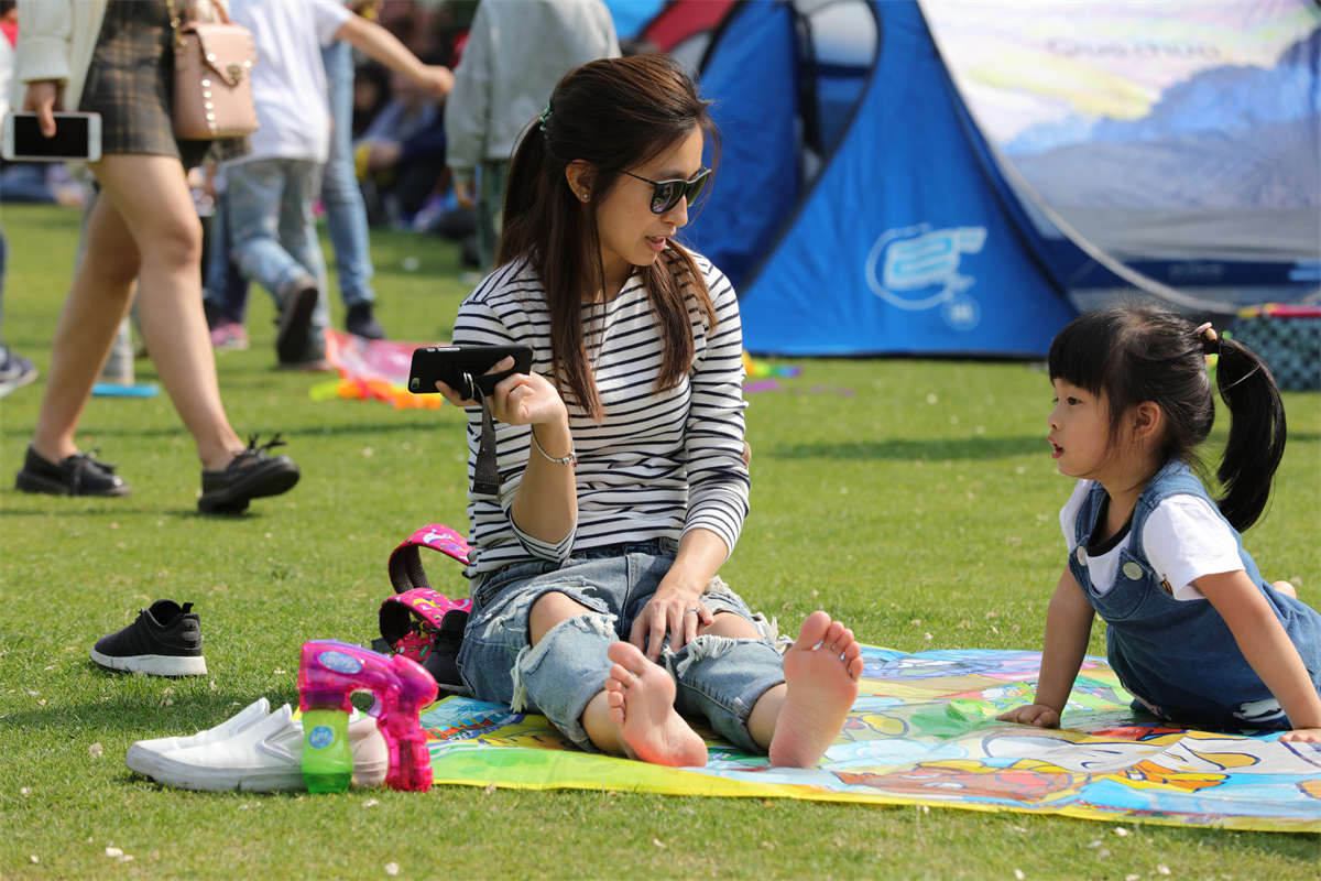 图片[2]-踏青公园街拍系列No.1515 女人味十足的性感少妇，一双略带趾骨的素足原来也可以这么完美 第3套-日更街拍