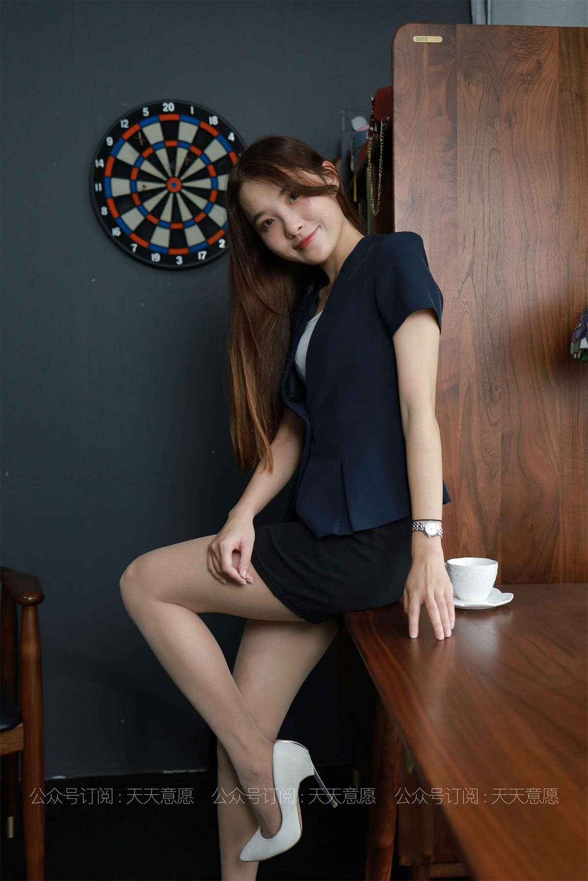 IESS异思趣向 丝享家886期：婉苹 最美女职员-日更街拍