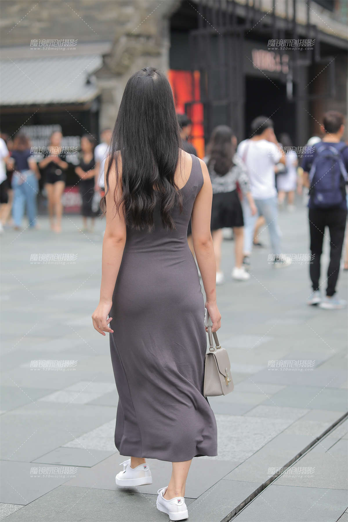 图片[2]-贴身性感长裙-日更街拍