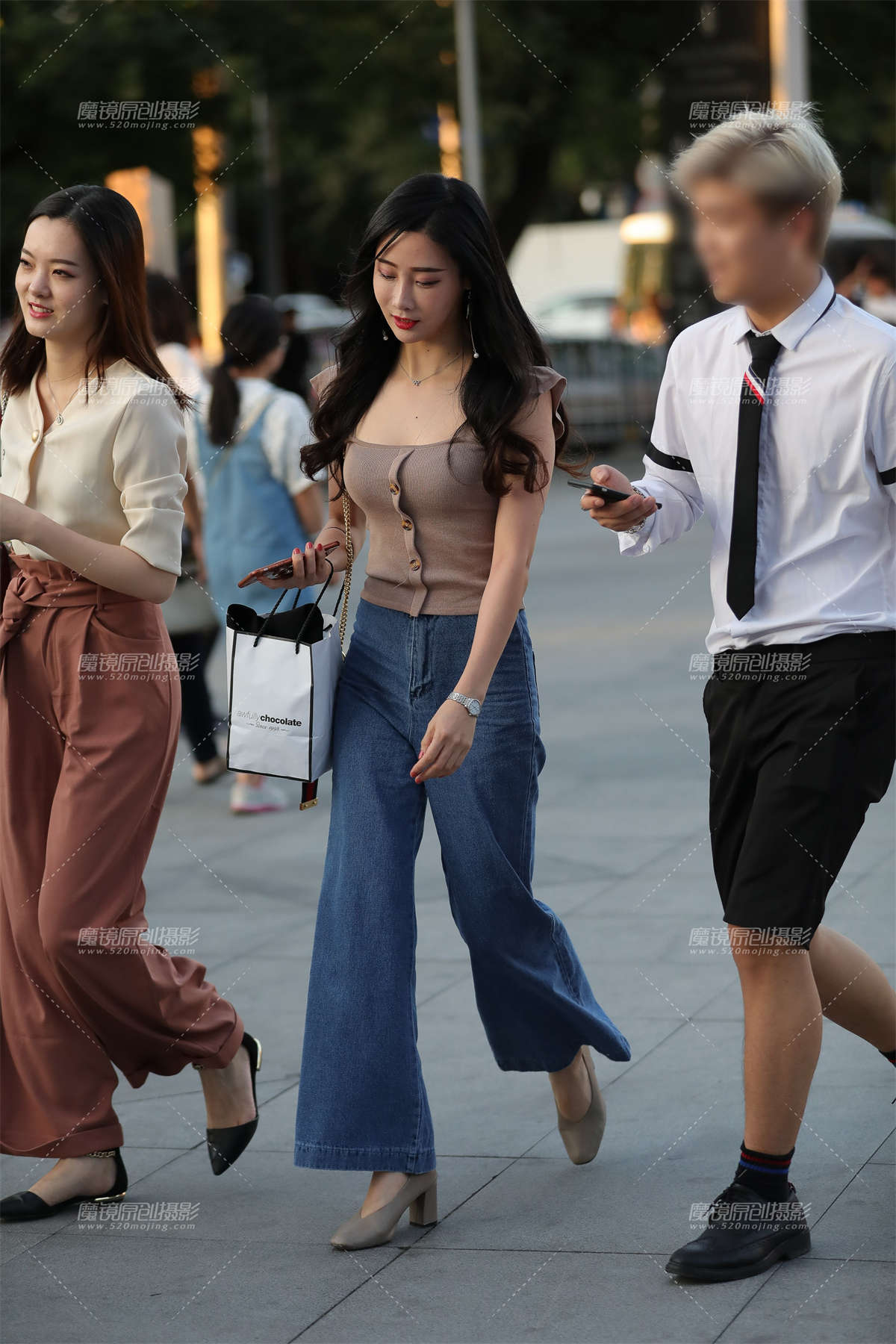 气质优雅笑容甜美可人-日更街拍