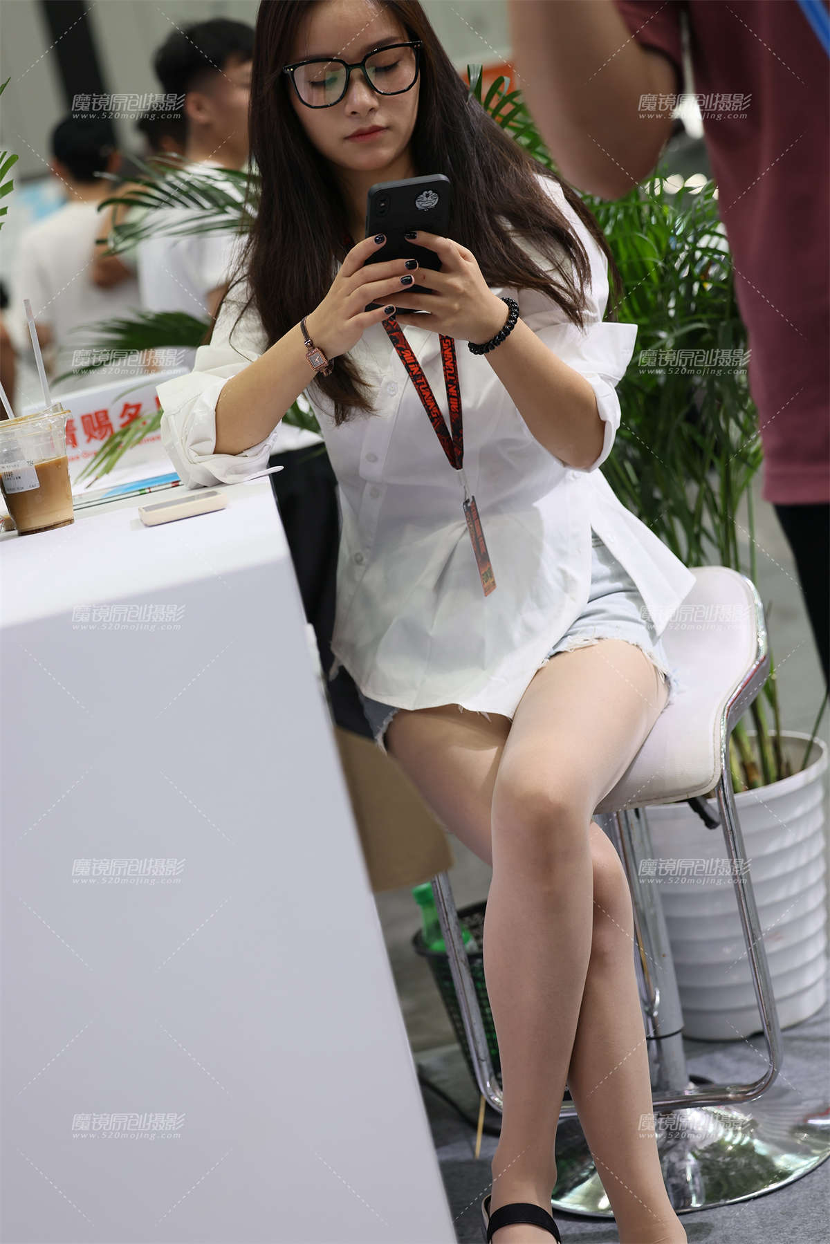 图片[2]-前台妹子的超薄肉丝-日更街拍
