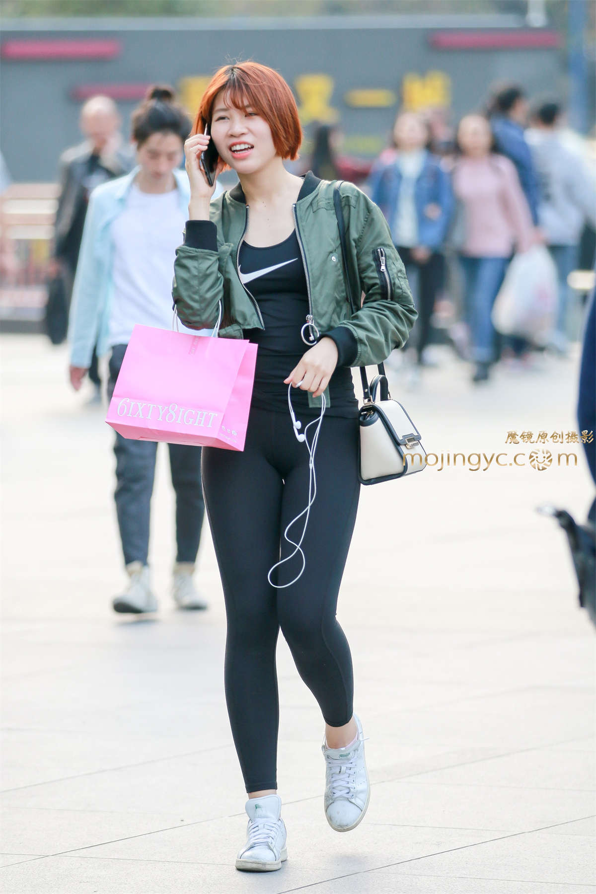 超紧致肥臀-日更街拍