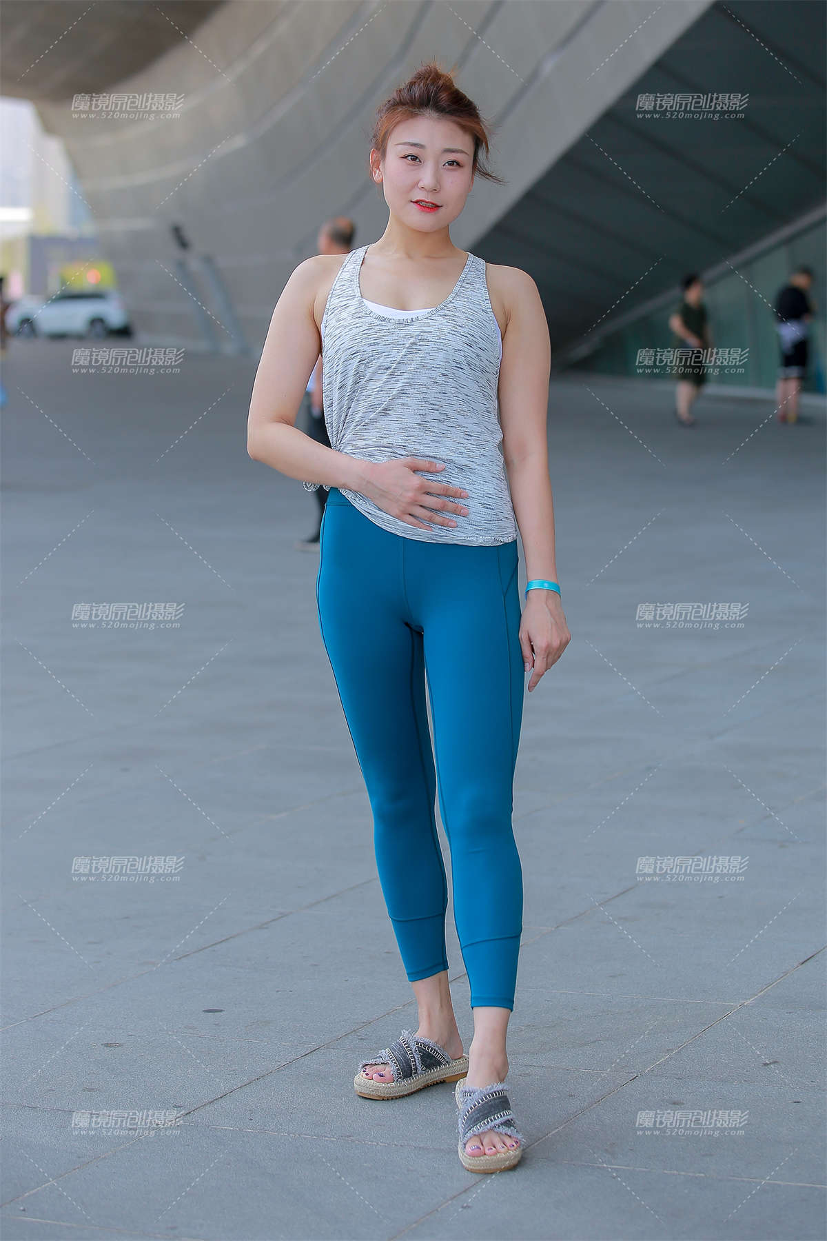 蓝色瑜伽服学员-日更街拍