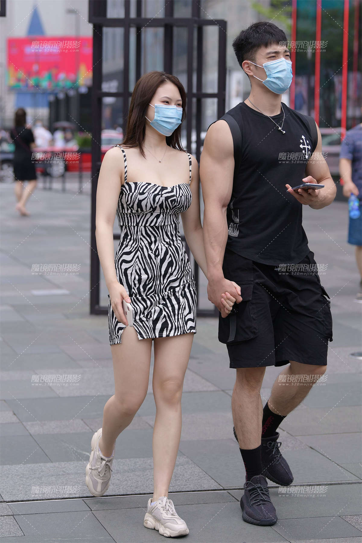 丰满的吊带裙-日更街拍