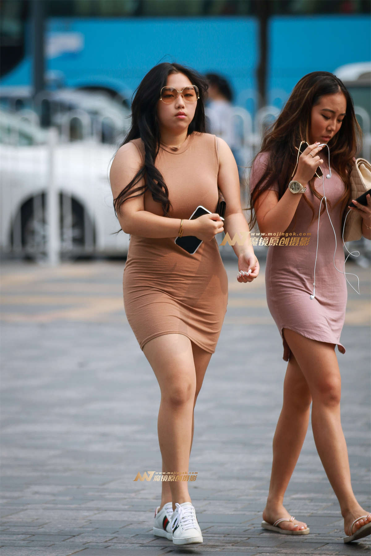 丰硕巨乳丁内-日更街拍