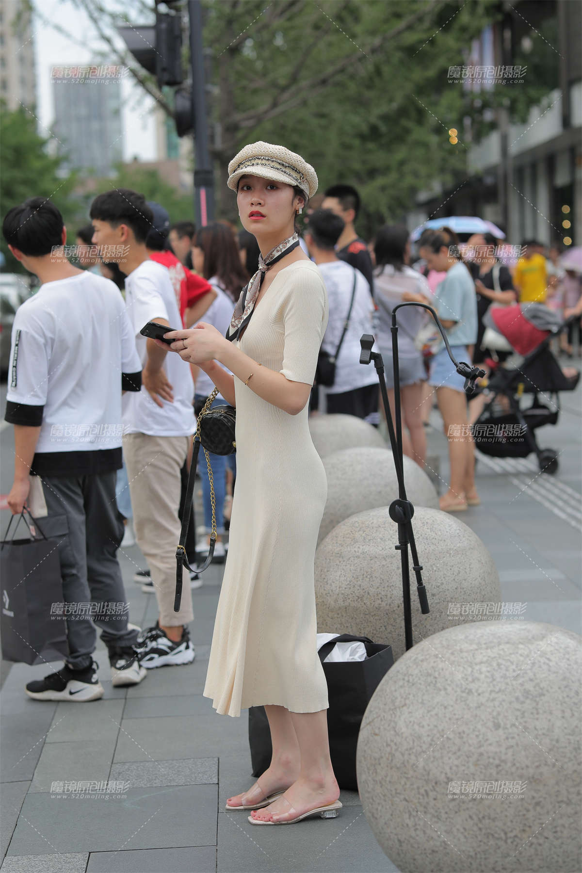 玩直播的小姐姐-日更街拍