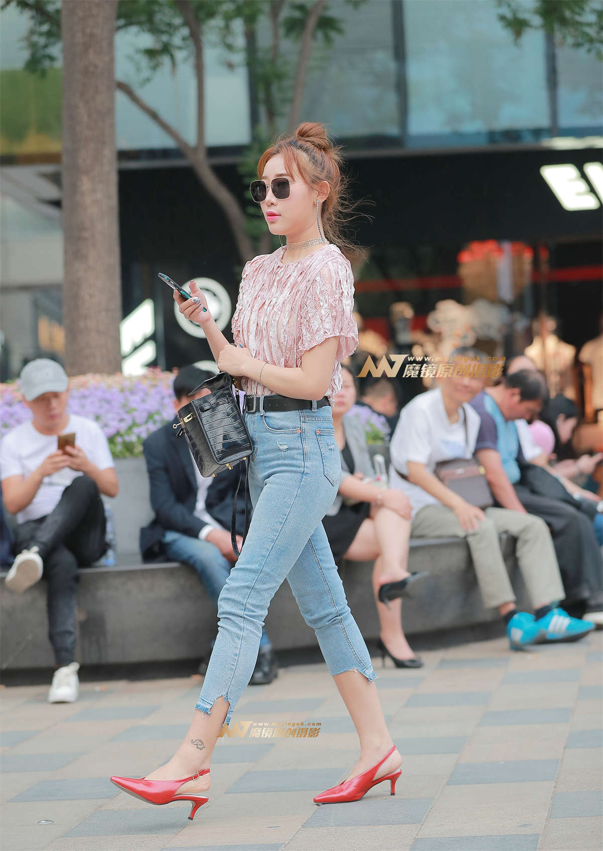 H22、醒目的不止是红色-日更街拍