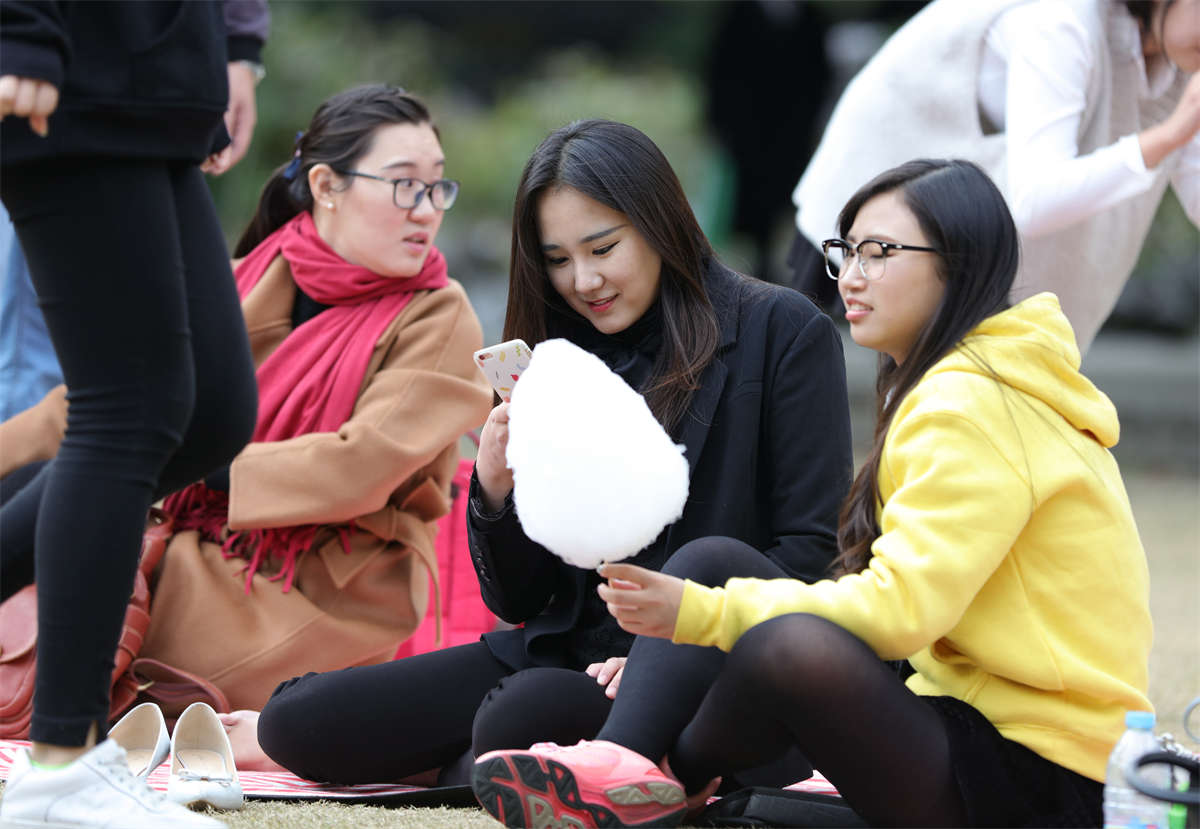 图片[2]-踏青公园街拍系列No.1517 很甜，很美，很耀眼，最后美臀冲我的姿势很嚣张 第2套-日更街拍