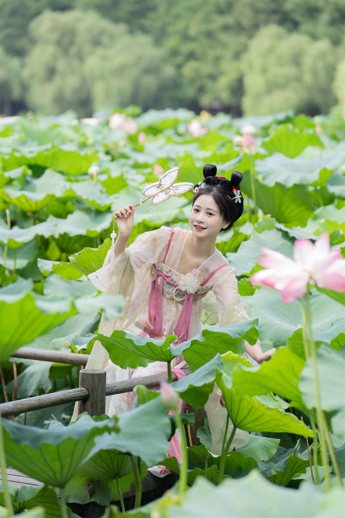 YITUYU艺图语 2023.12.13 夏日限定荷花少女 橙子舒-日更街拍