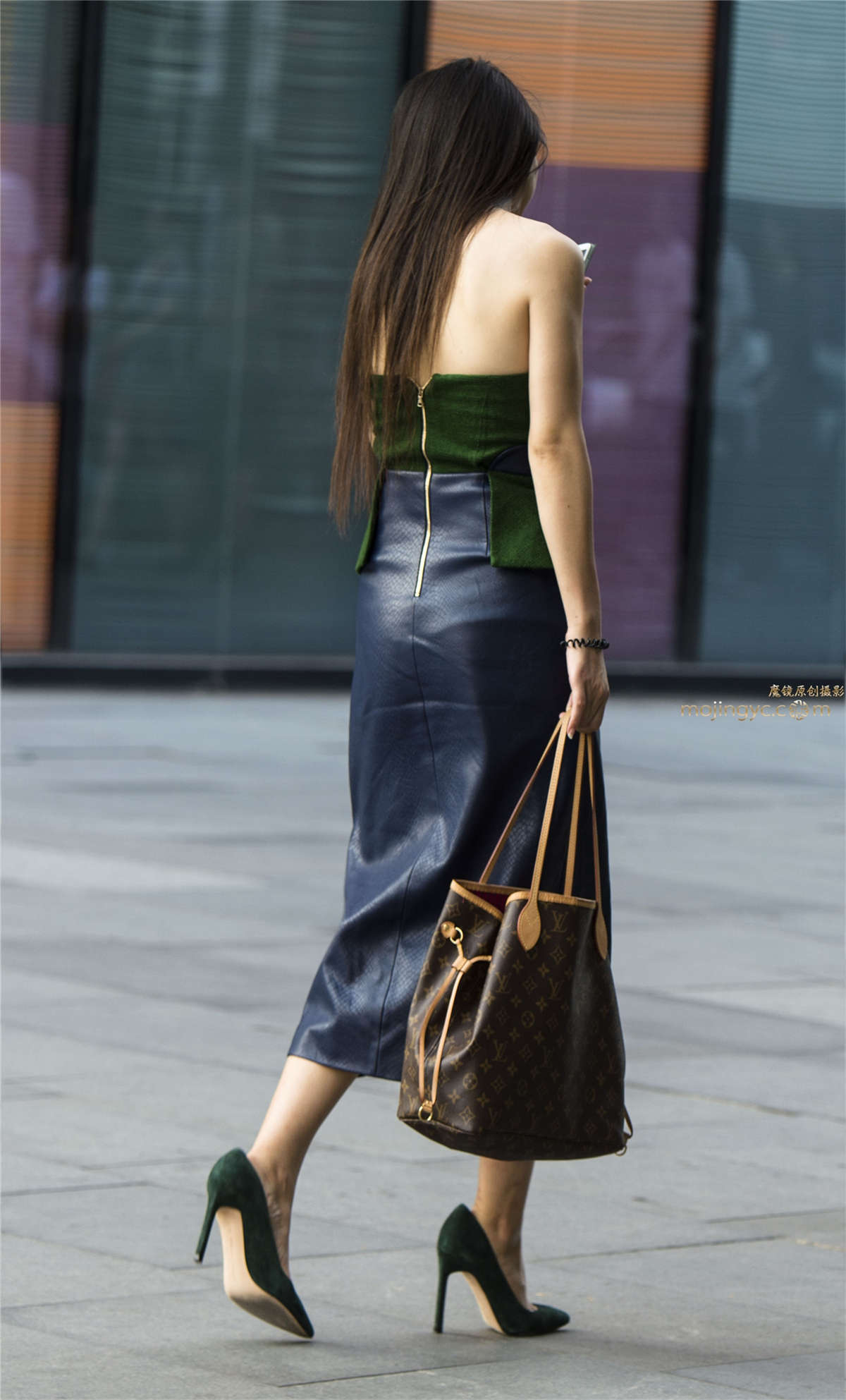 美胸与美背的诱惑-日更街拍