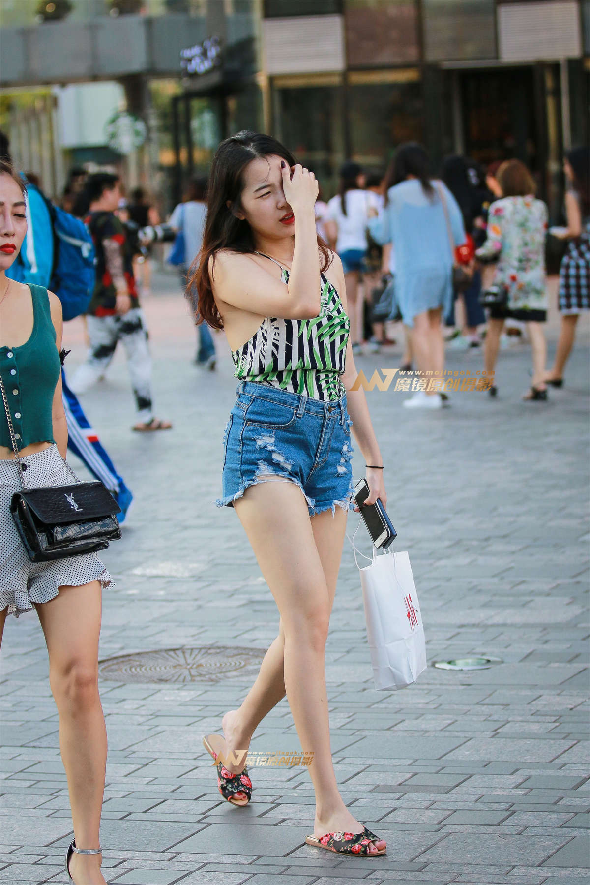 光洁如玉的大美背-日更街拍