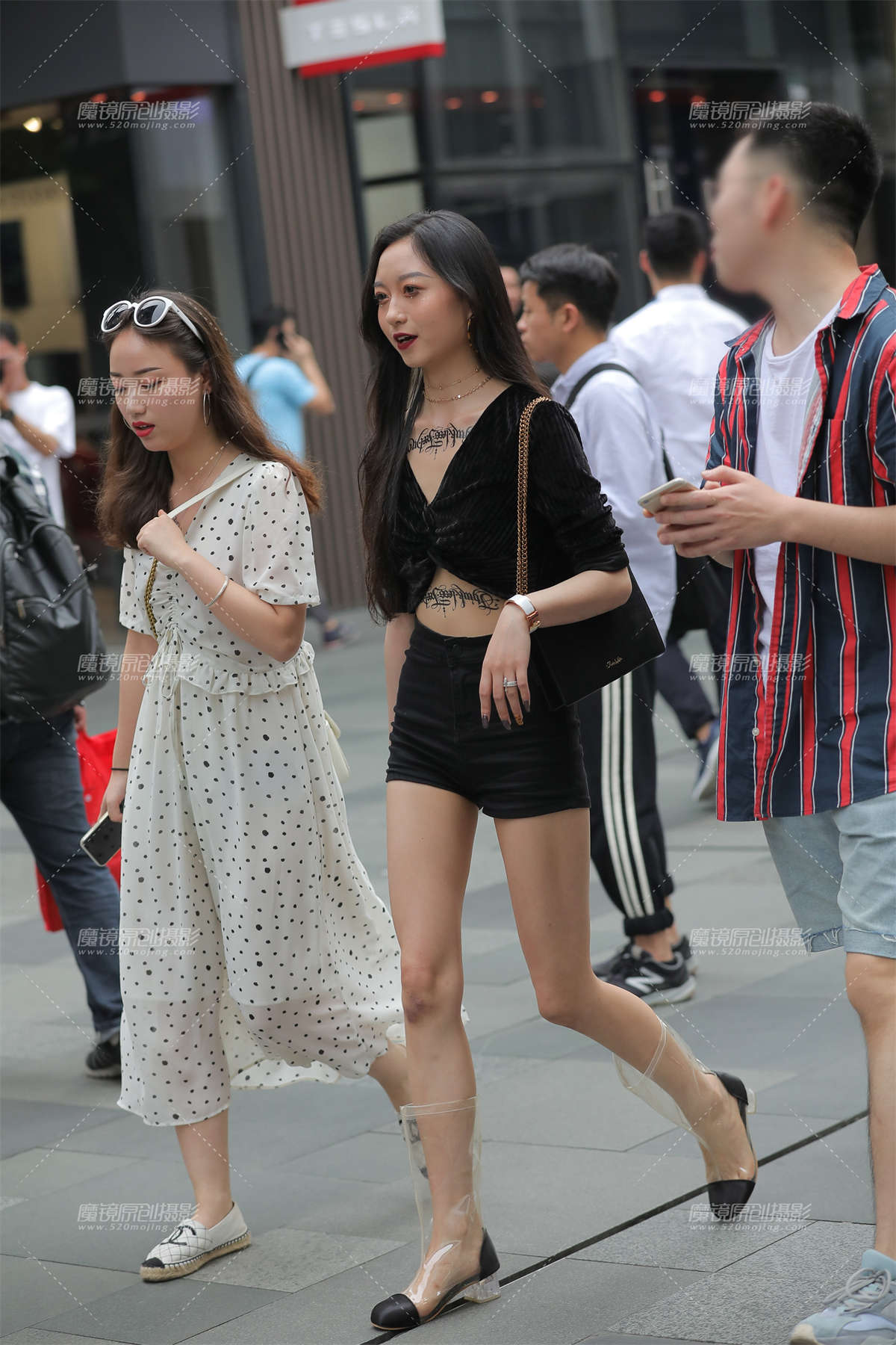 热裤美眉-日更街拍