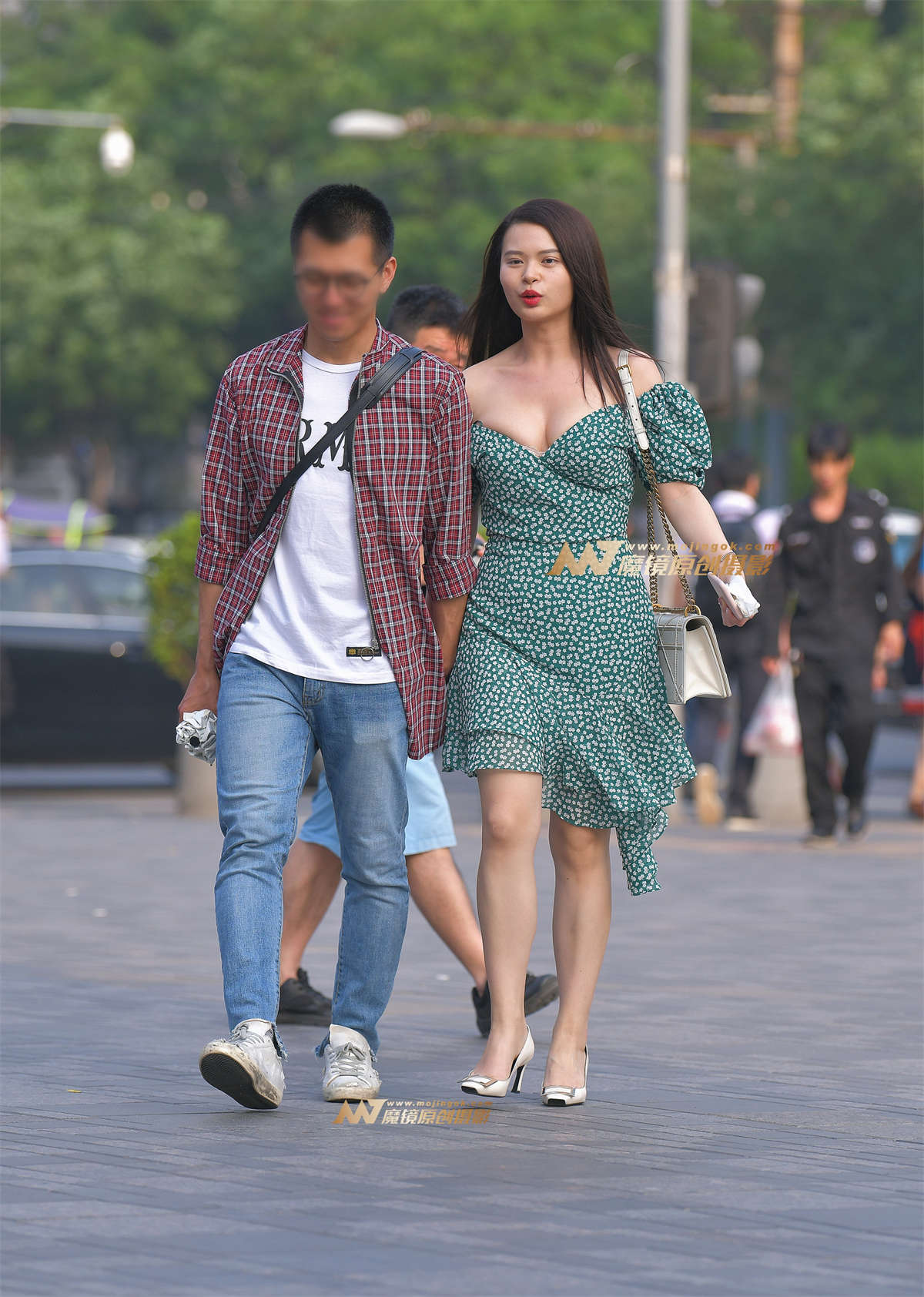 【红石赛帖】诱人丰满美胸-日更街拍