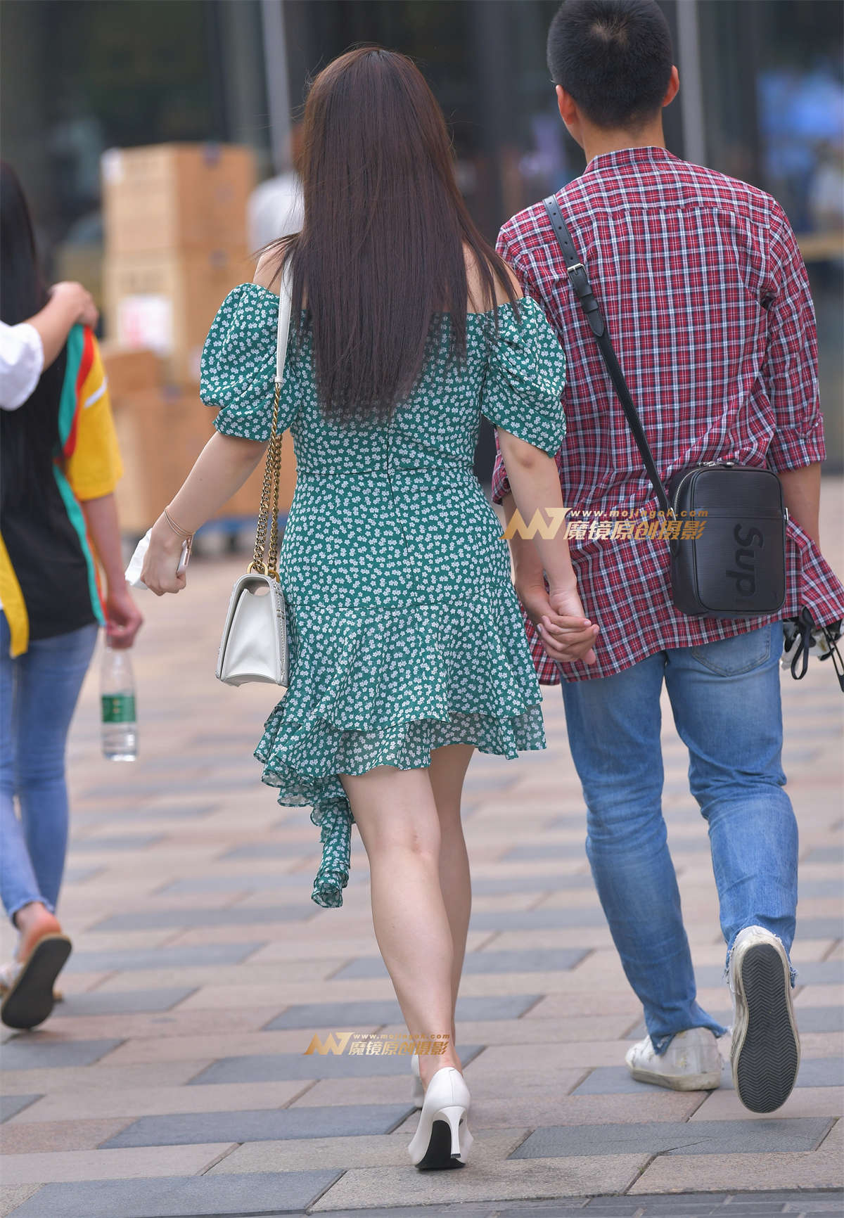 图片[2]-【红石赛帖】诱人丰满美胸-日更街拍