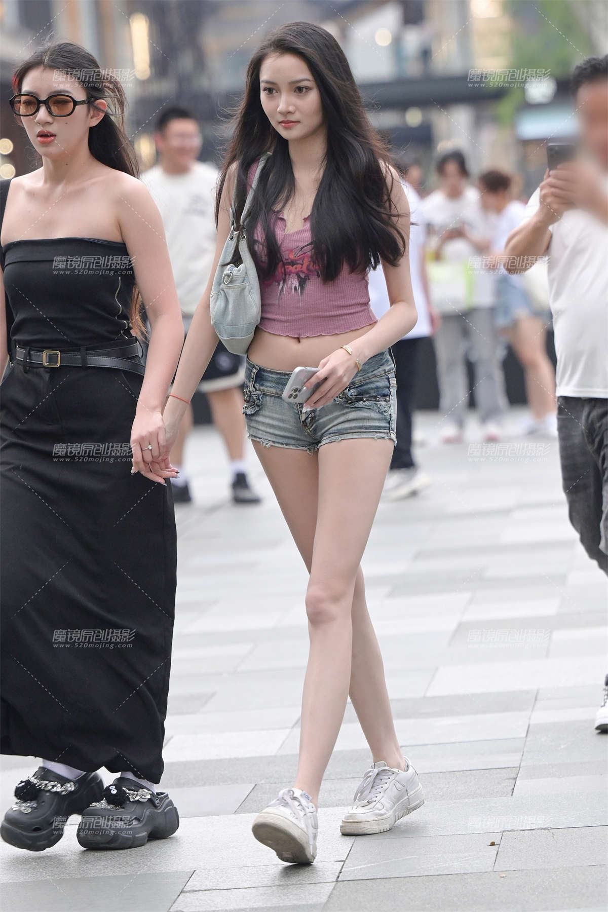 图片[2]-牛仔热裤长腿美女-日更街拍