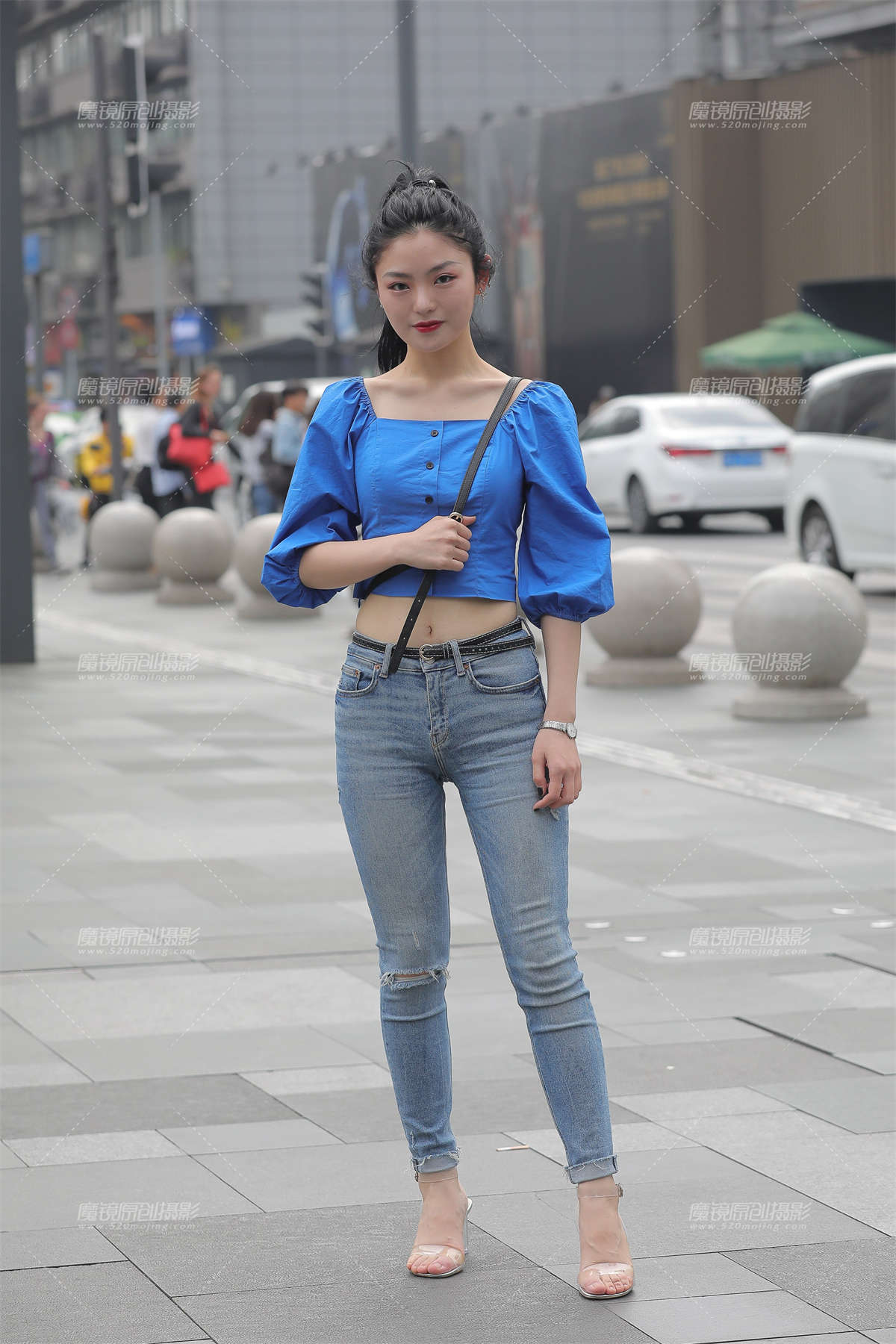 【凯恩赛贴】漂亮的紧牛美眉-日更街拍