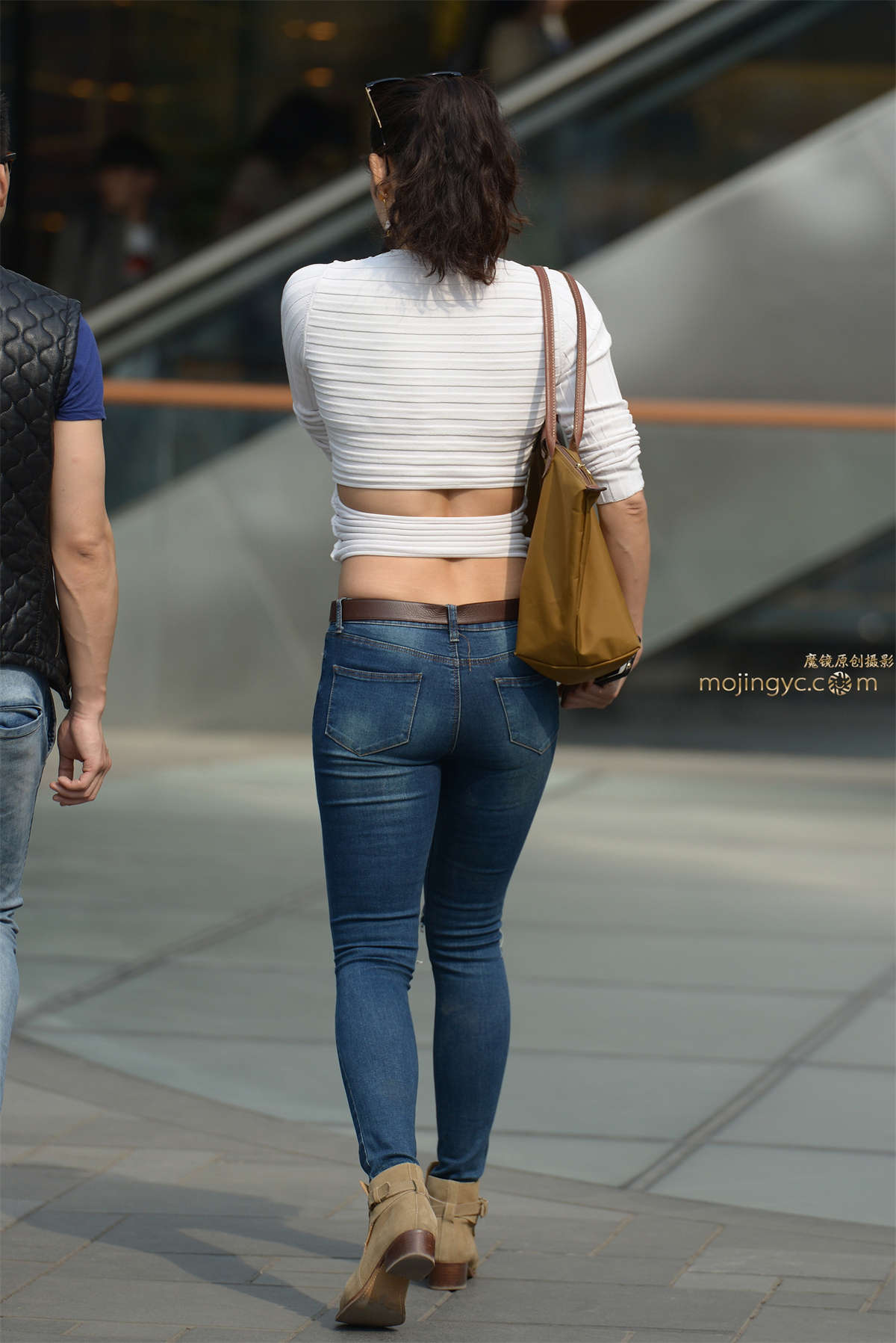 图片[2]-露腰紧衫紧牛-日更街拍