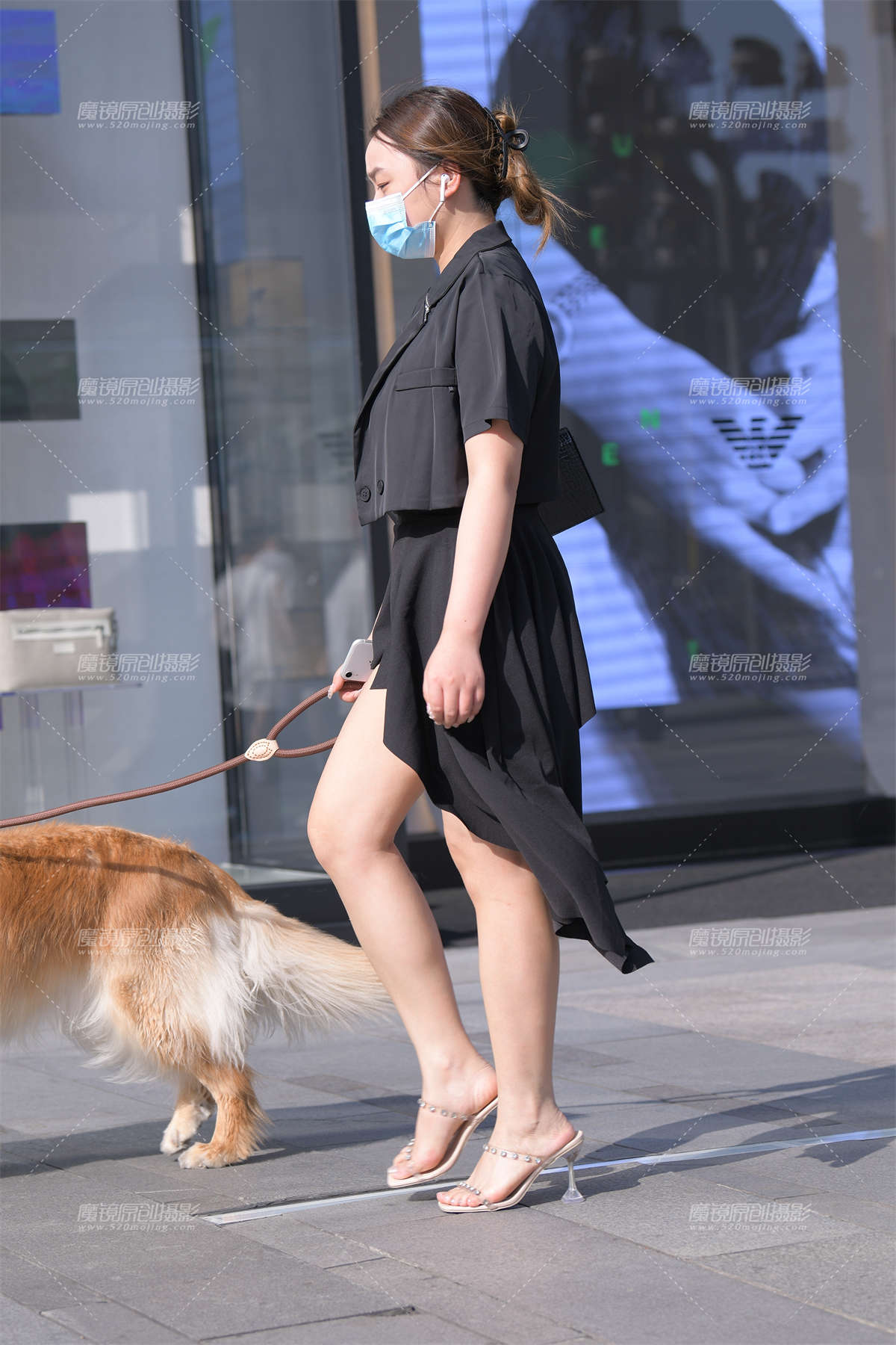 图片[2]-牵狗的女人-日更街拍