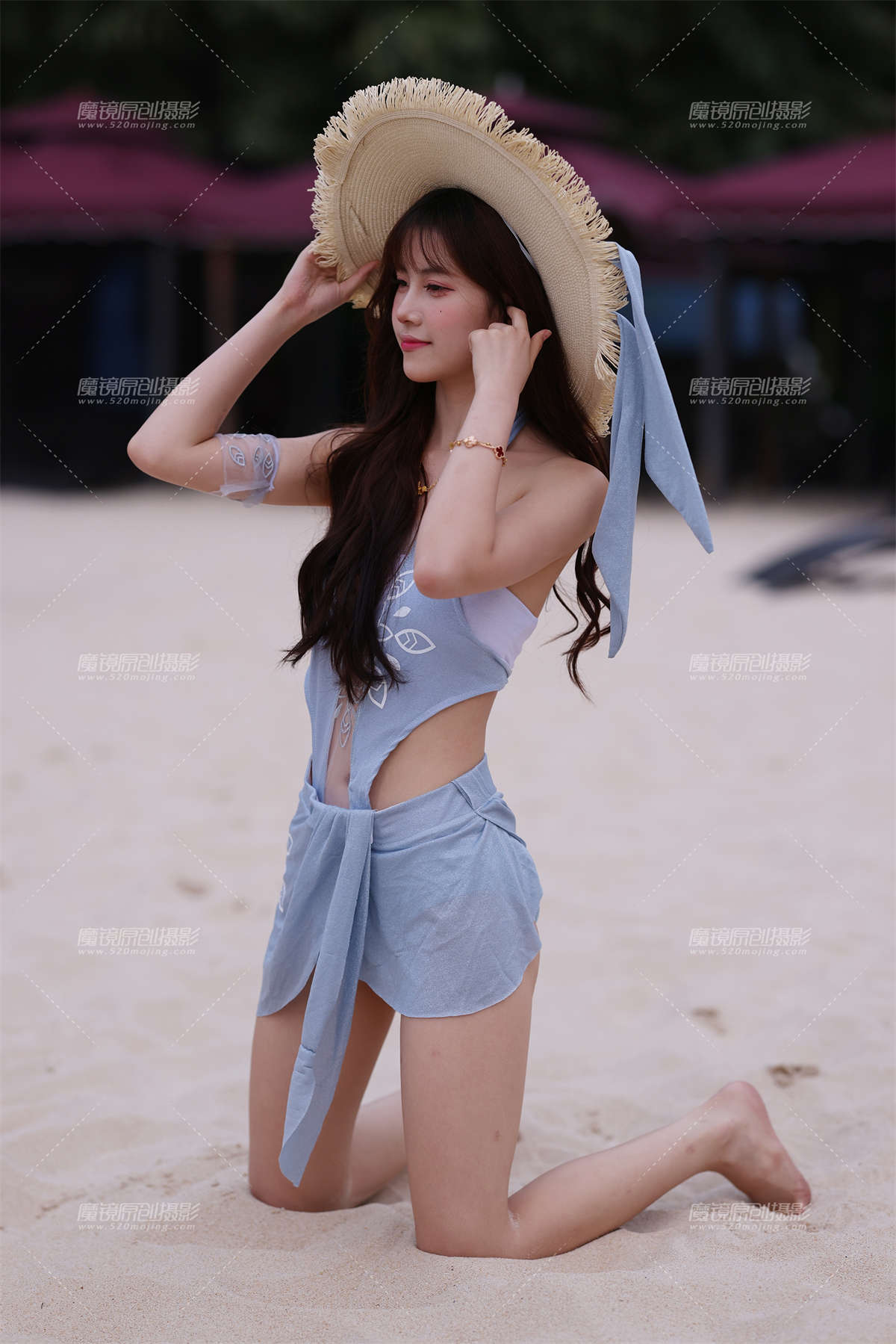 沙滩上的靓丽美女-日更街拍