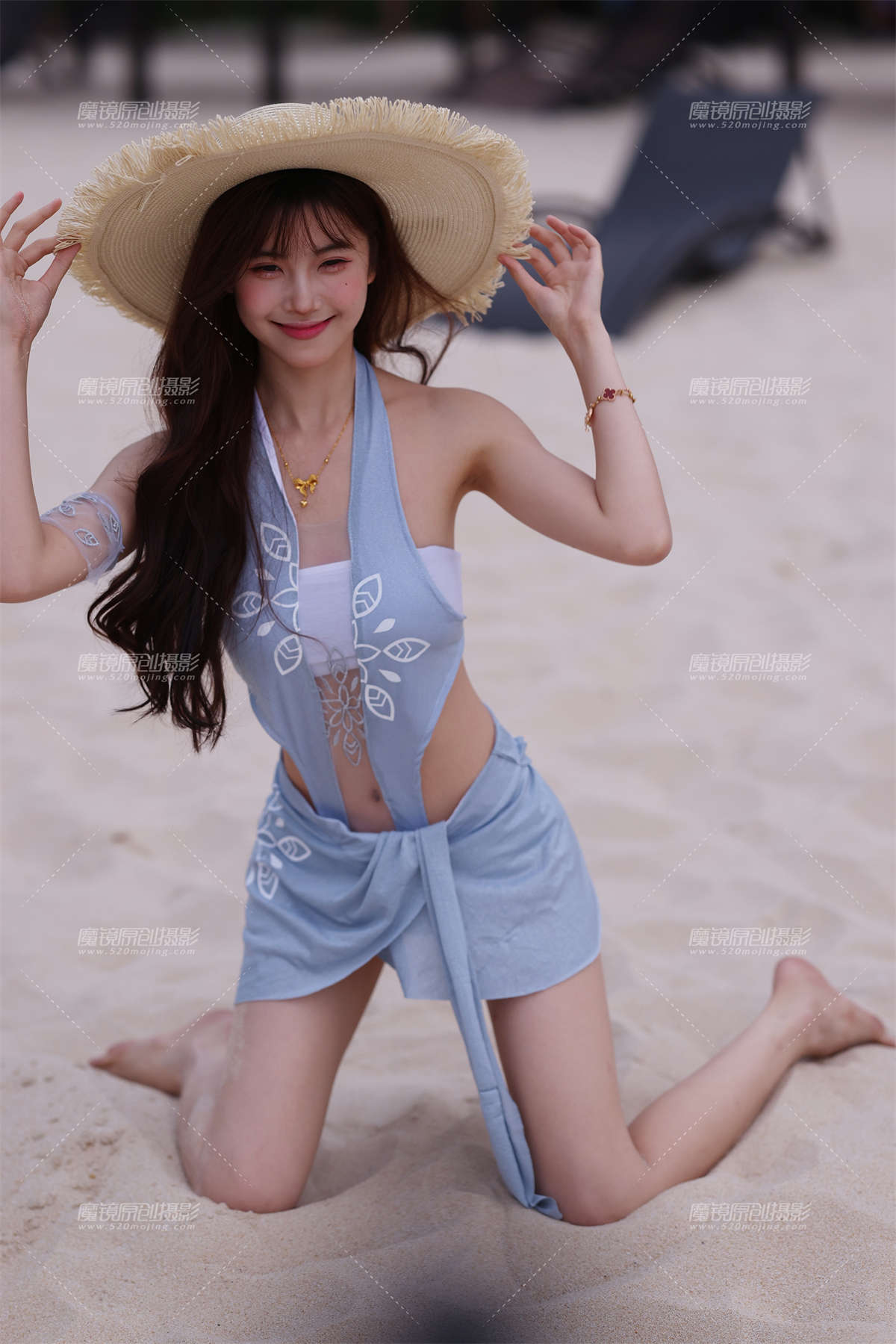 图片[2]-沙滩上的靓丽美女-日更街拍