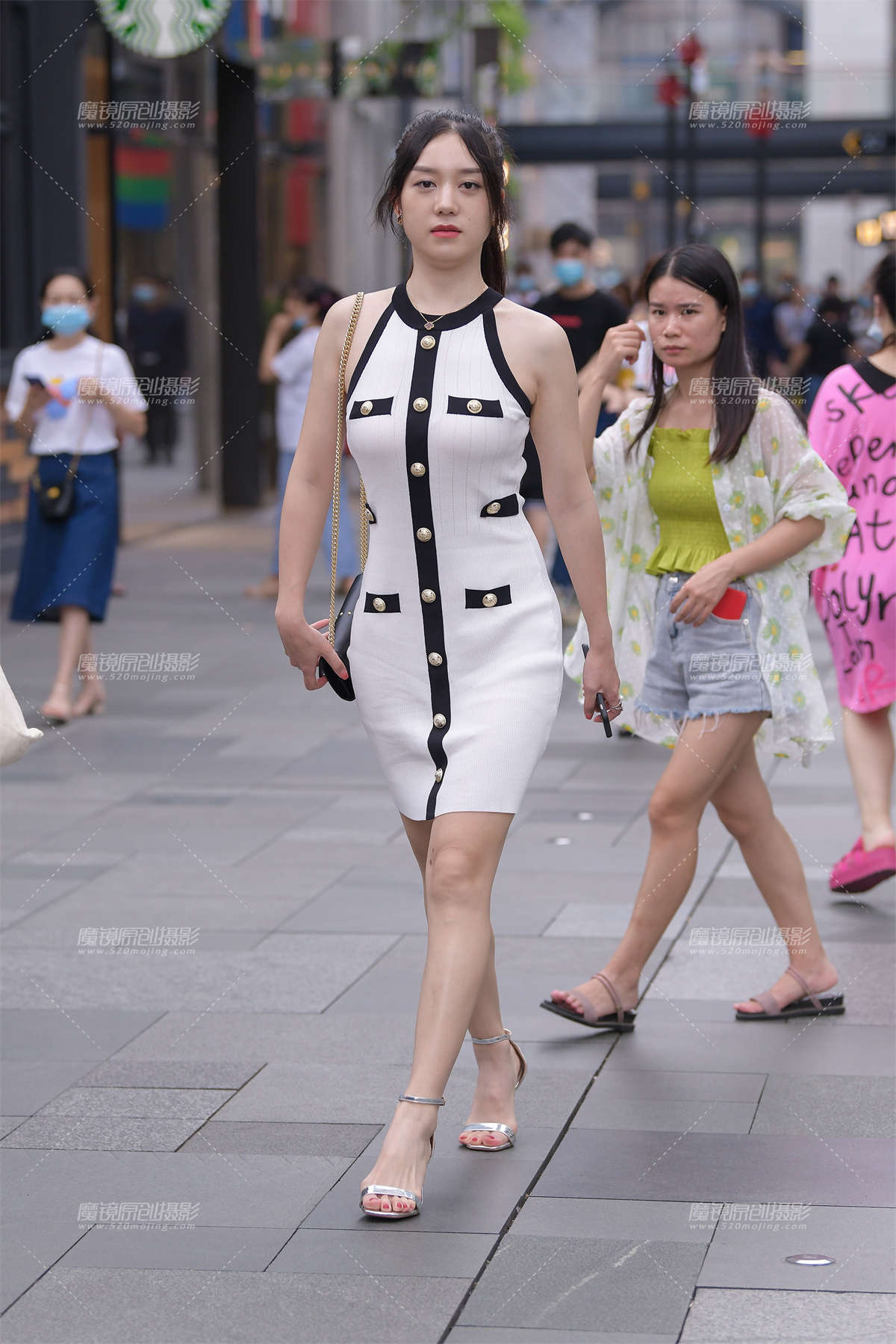 靓丽气质美人儿-日更街拍