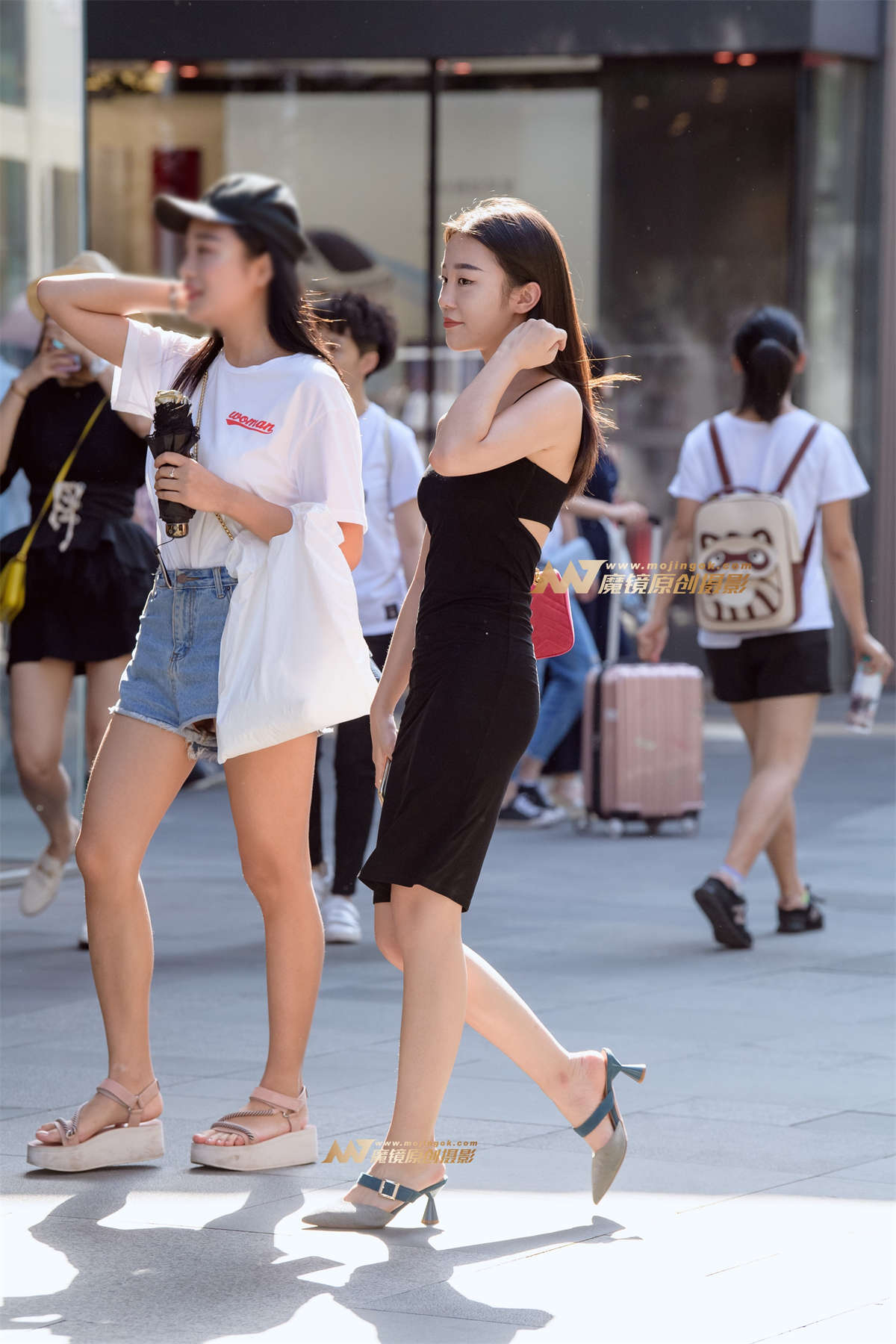 【久久赛帖】黑色紧身包臀裙美女-日更街拍