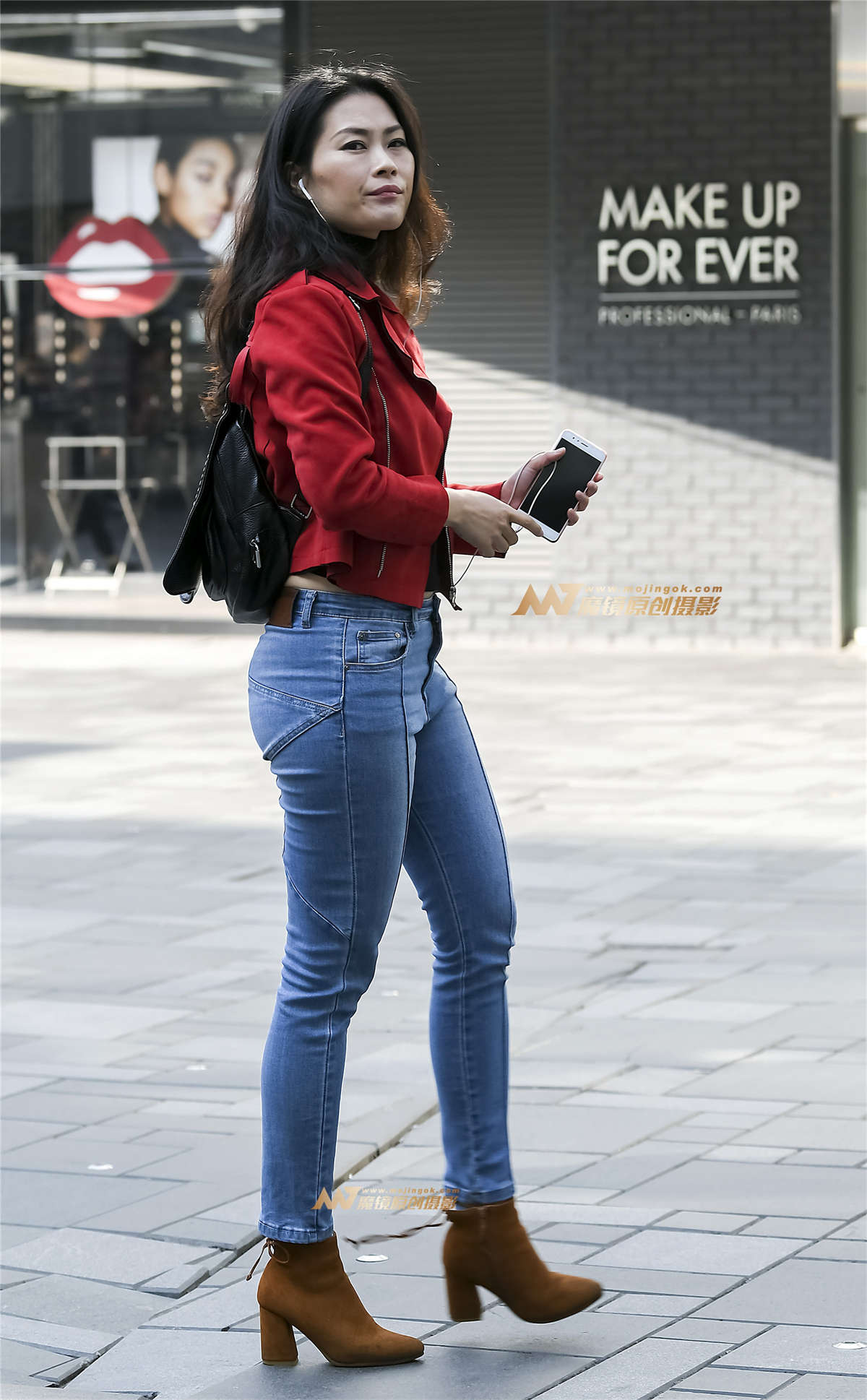 牛仔美臀-日更街拍