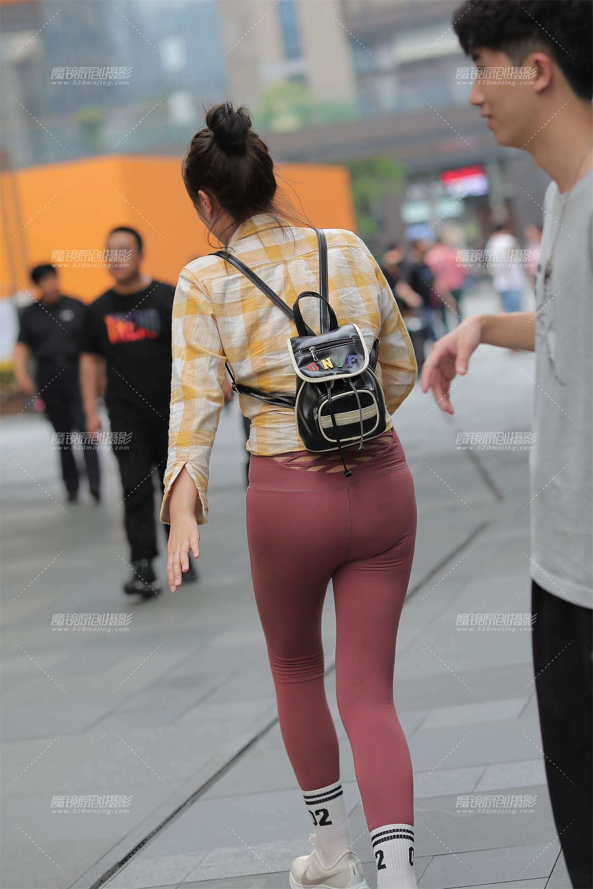 图片[2]-【凯恩赛贴】漂亮的运动系美眉-日更街拍