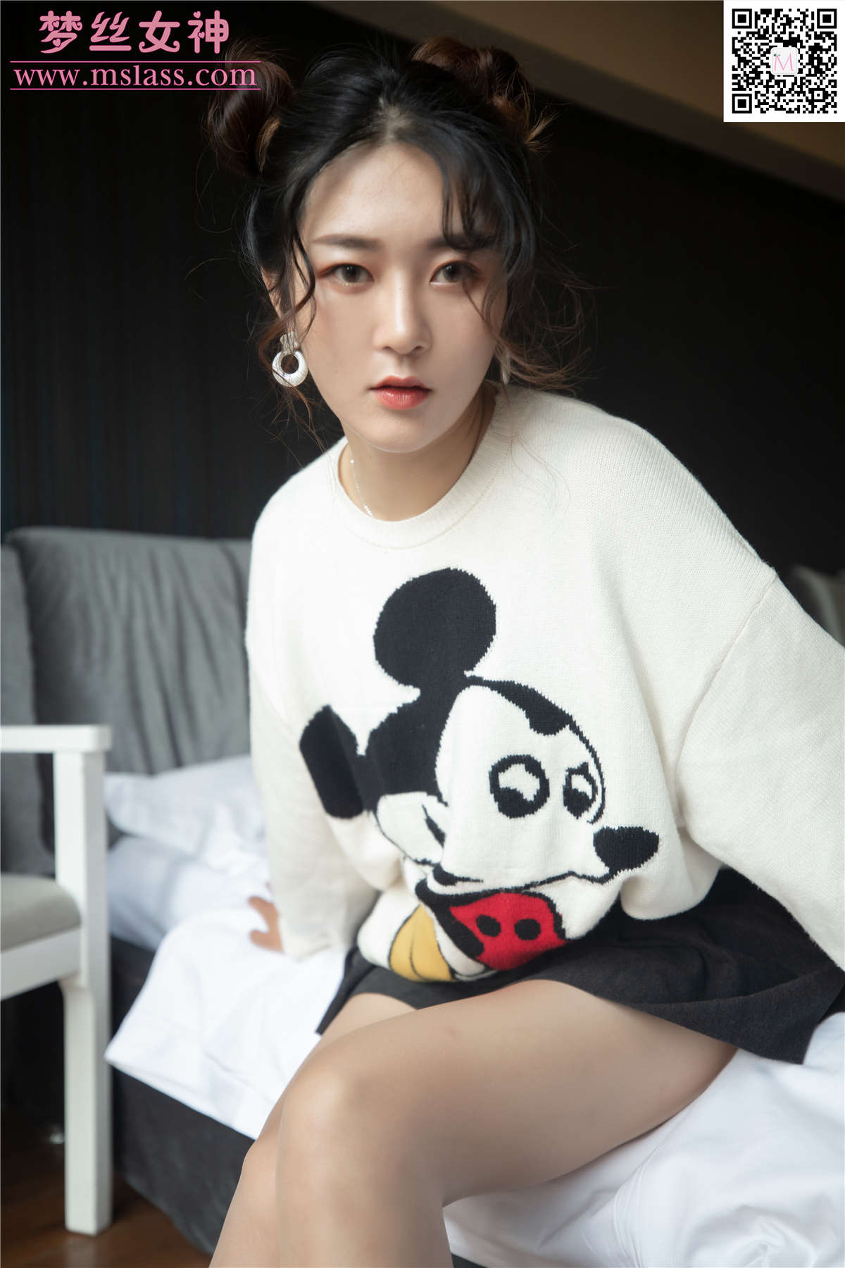 图片[2]-2019.11.12 雨晨 白卫衣下的丝袜-日更街拍