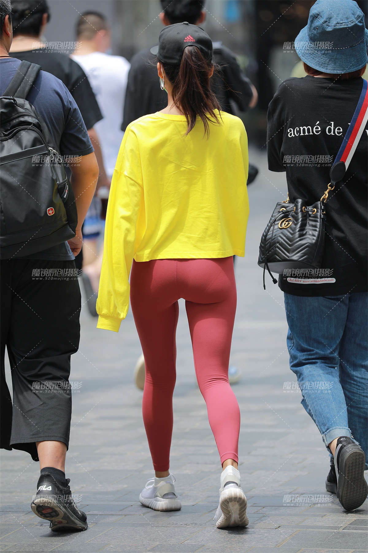 图片[2]-【玻璃赛帖】红色瑜伽裤女友-日更街拍