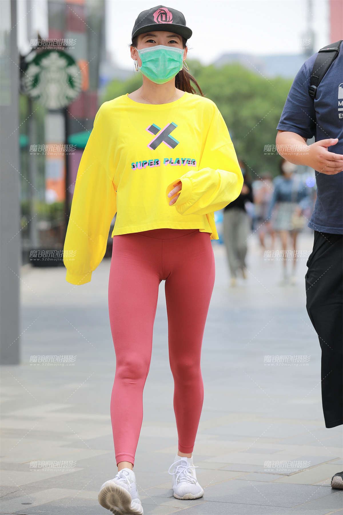 【玻璃赛帖】红色瑜伽裤女友-日更街拍